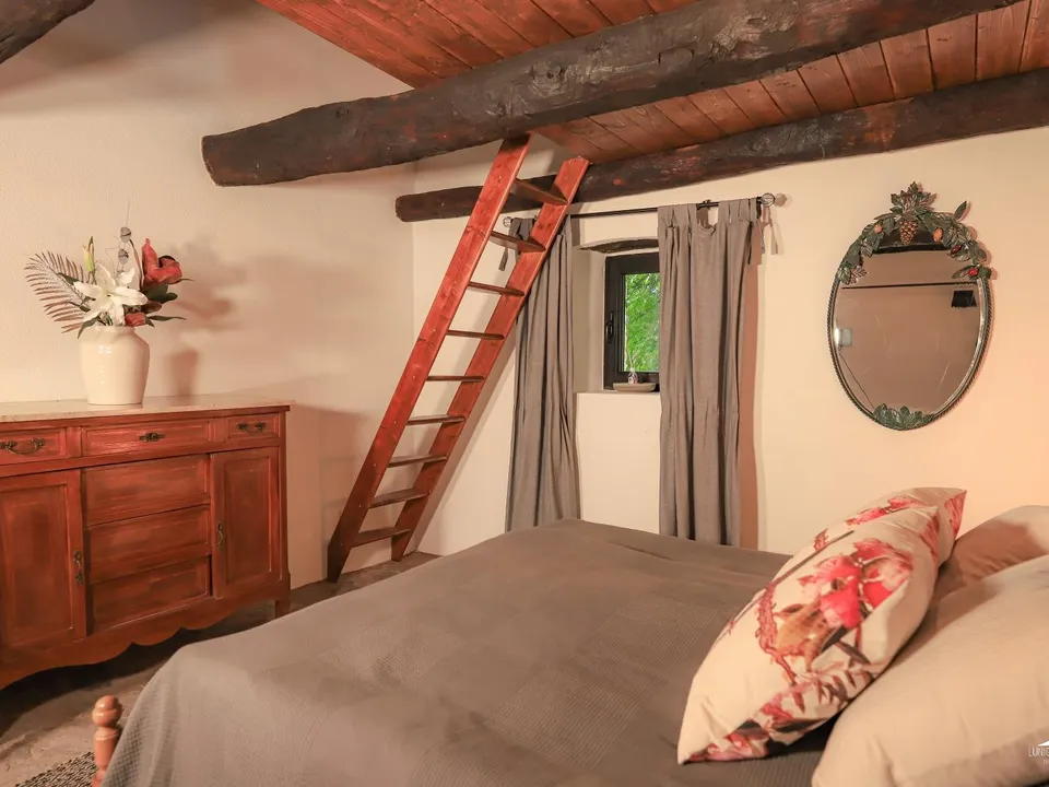 Stone farmhouse in Filattiera for sale