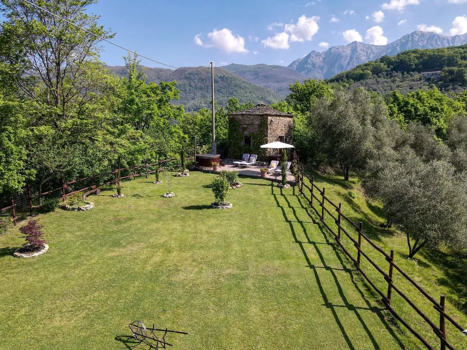 Stone farmhouse in Filattiera for sale