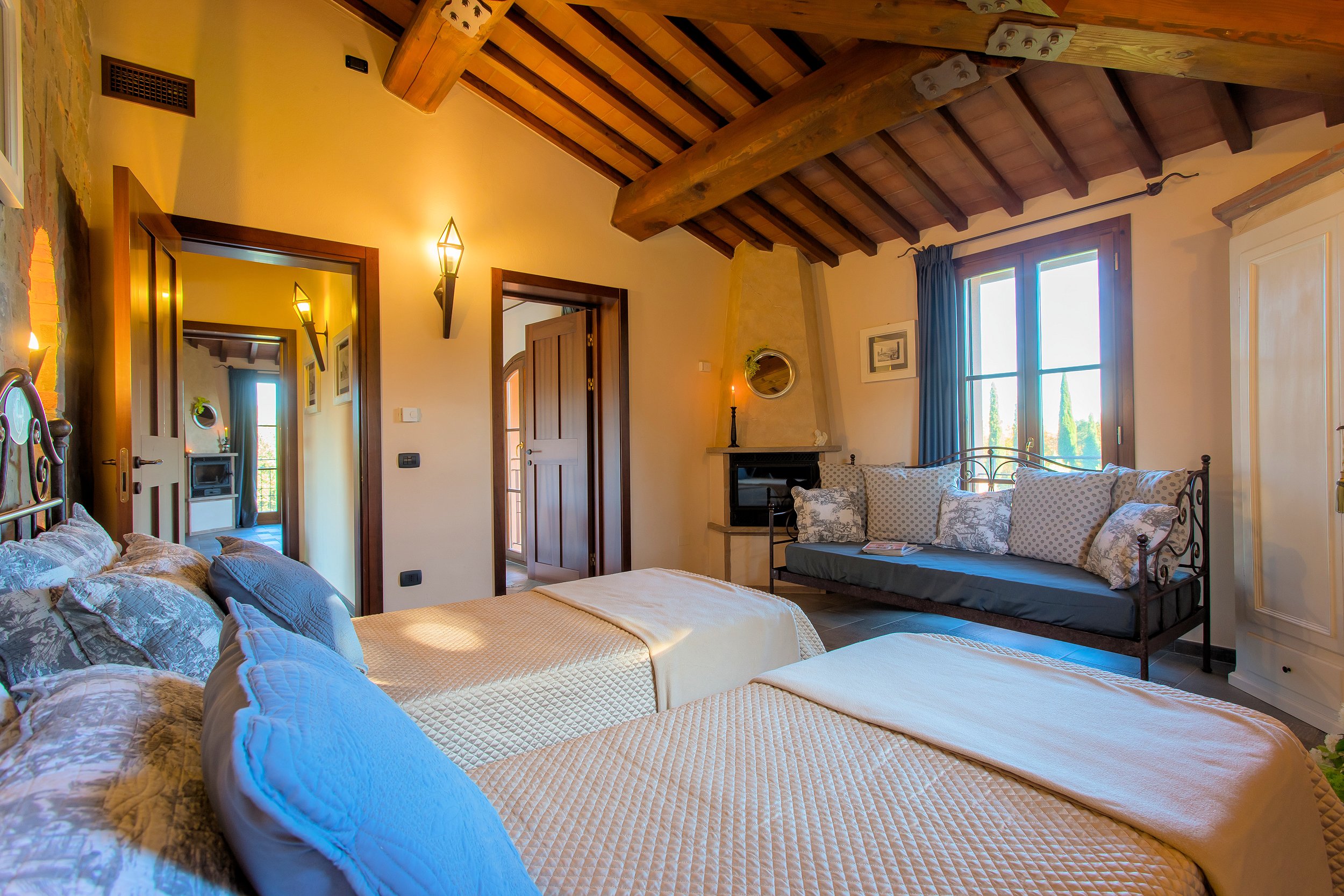 Beautiful tuscan style farmhouse with park and swimming pool in Peccioli