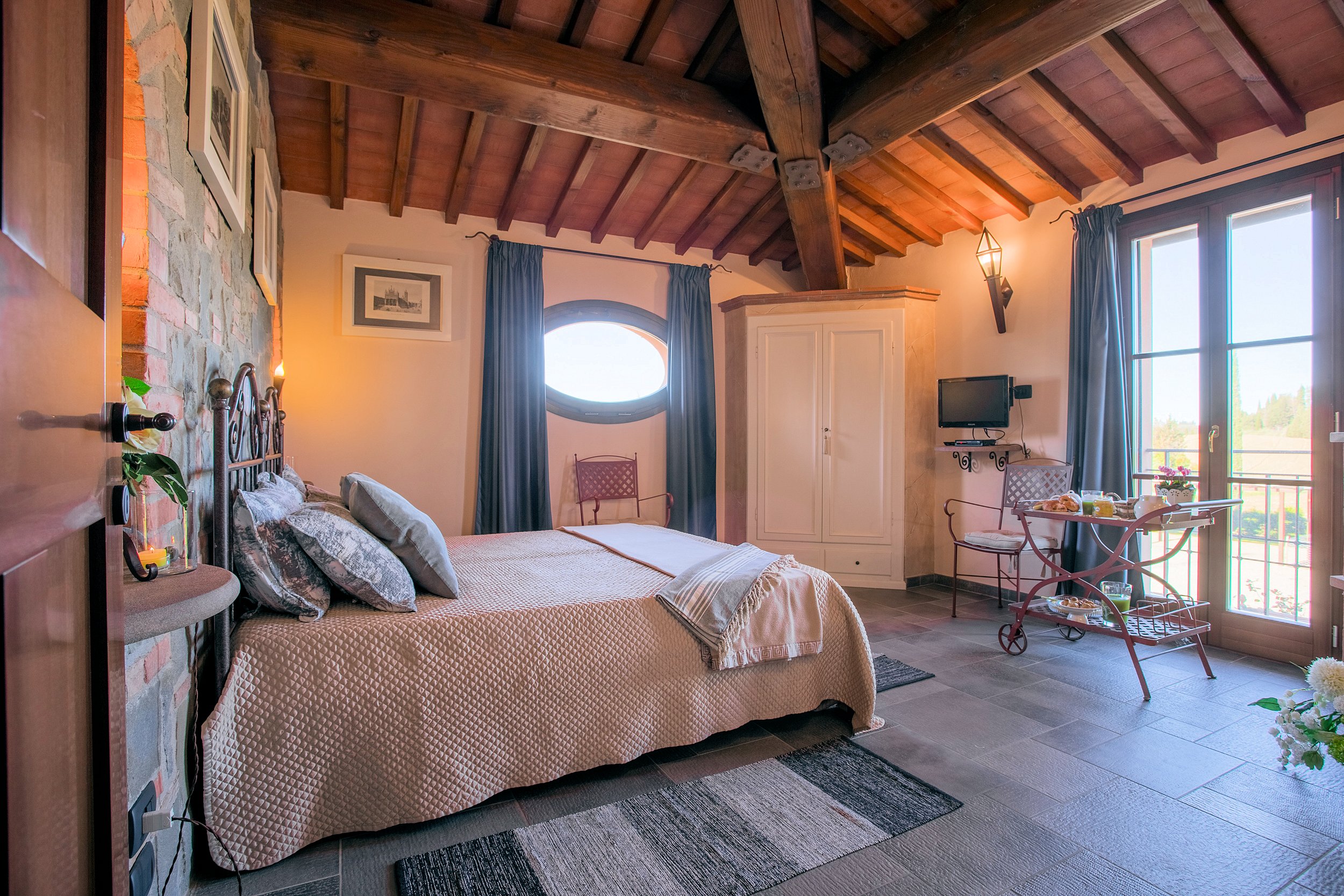 Beautiful tuscan style farmhouse with park and swimming pool in Peccioli