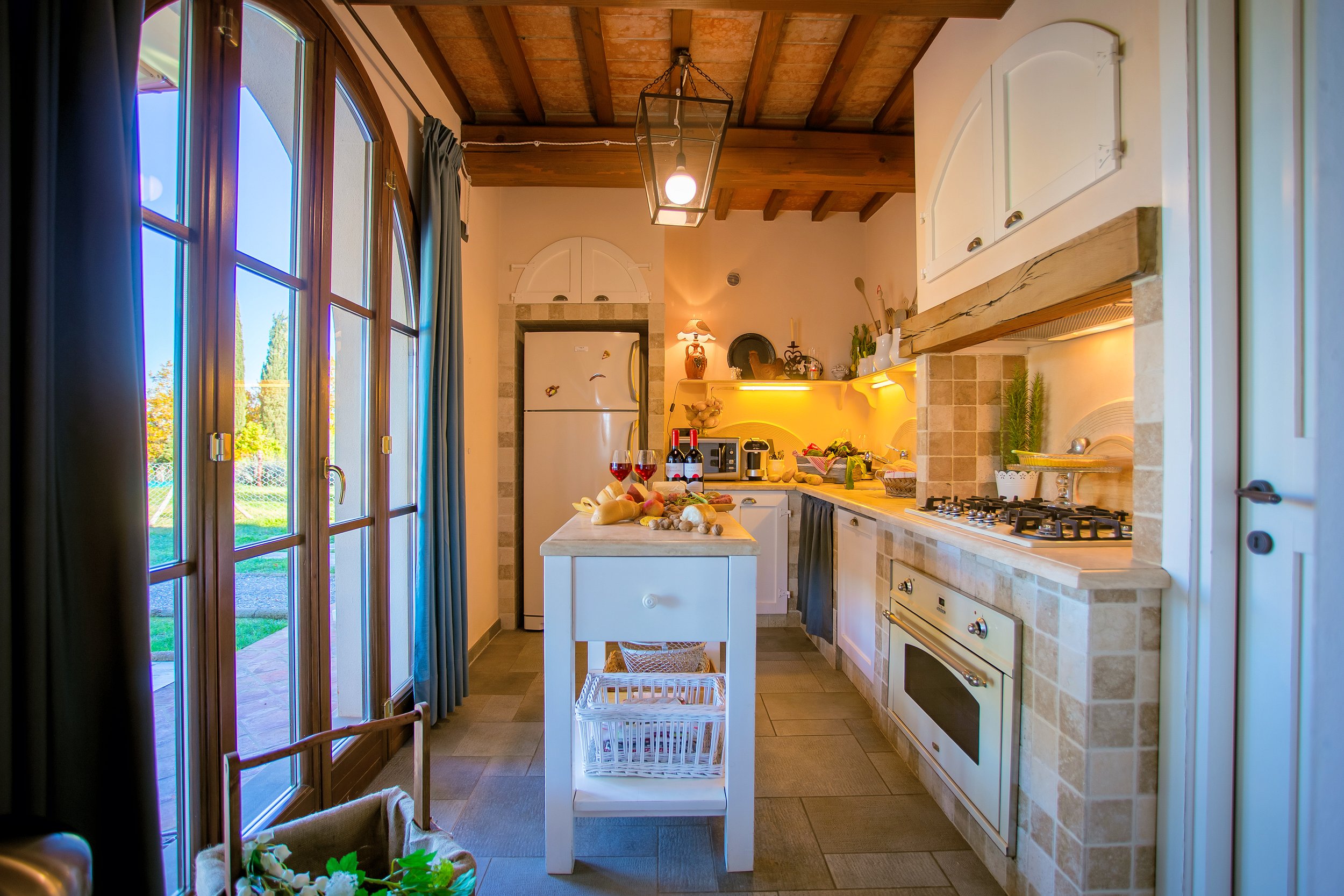 Beautiful tuscan style farmhouse with park and swimming pool in Peccioli