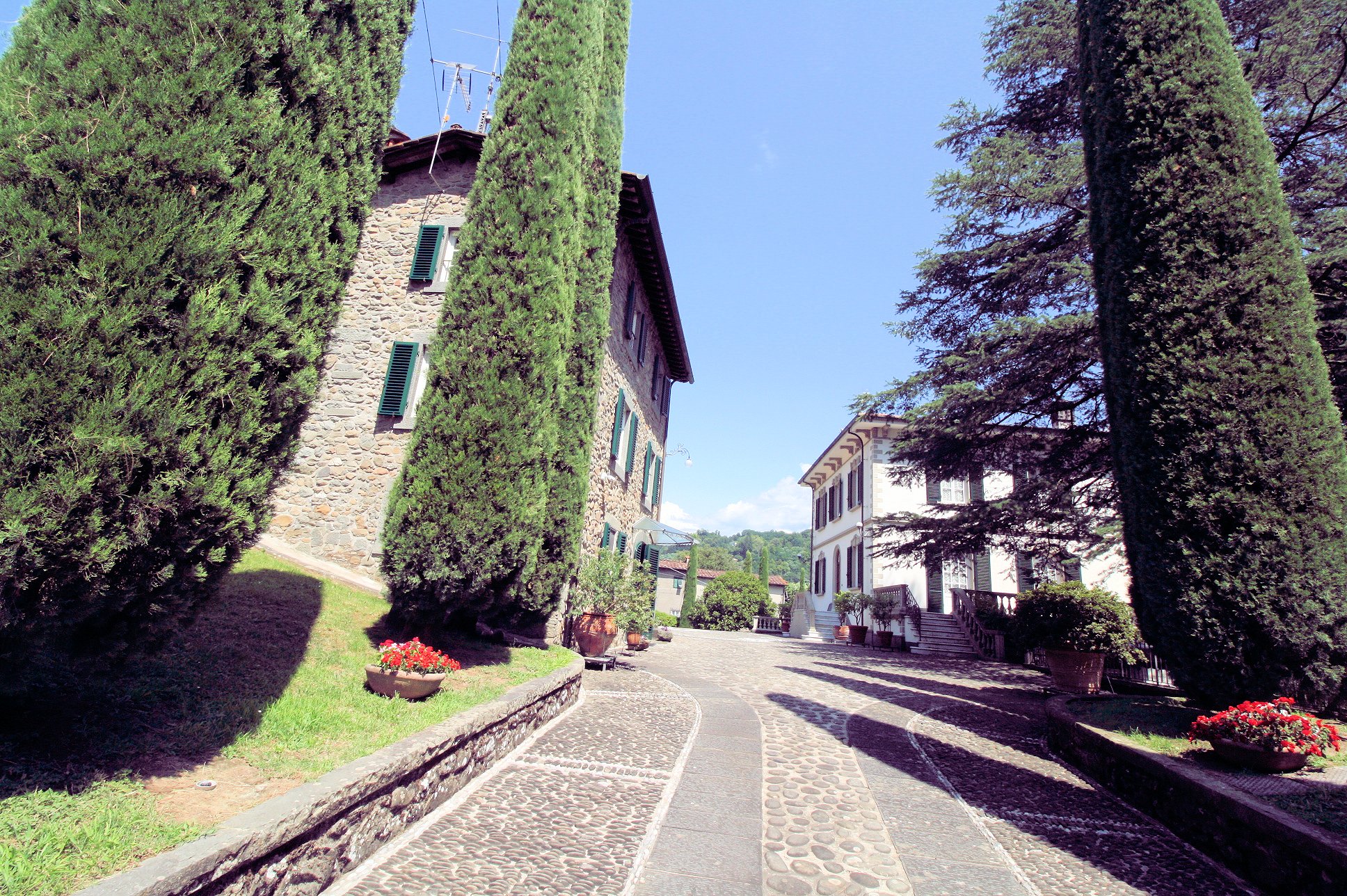 Large real estate complex with Bagni di Lucca park
