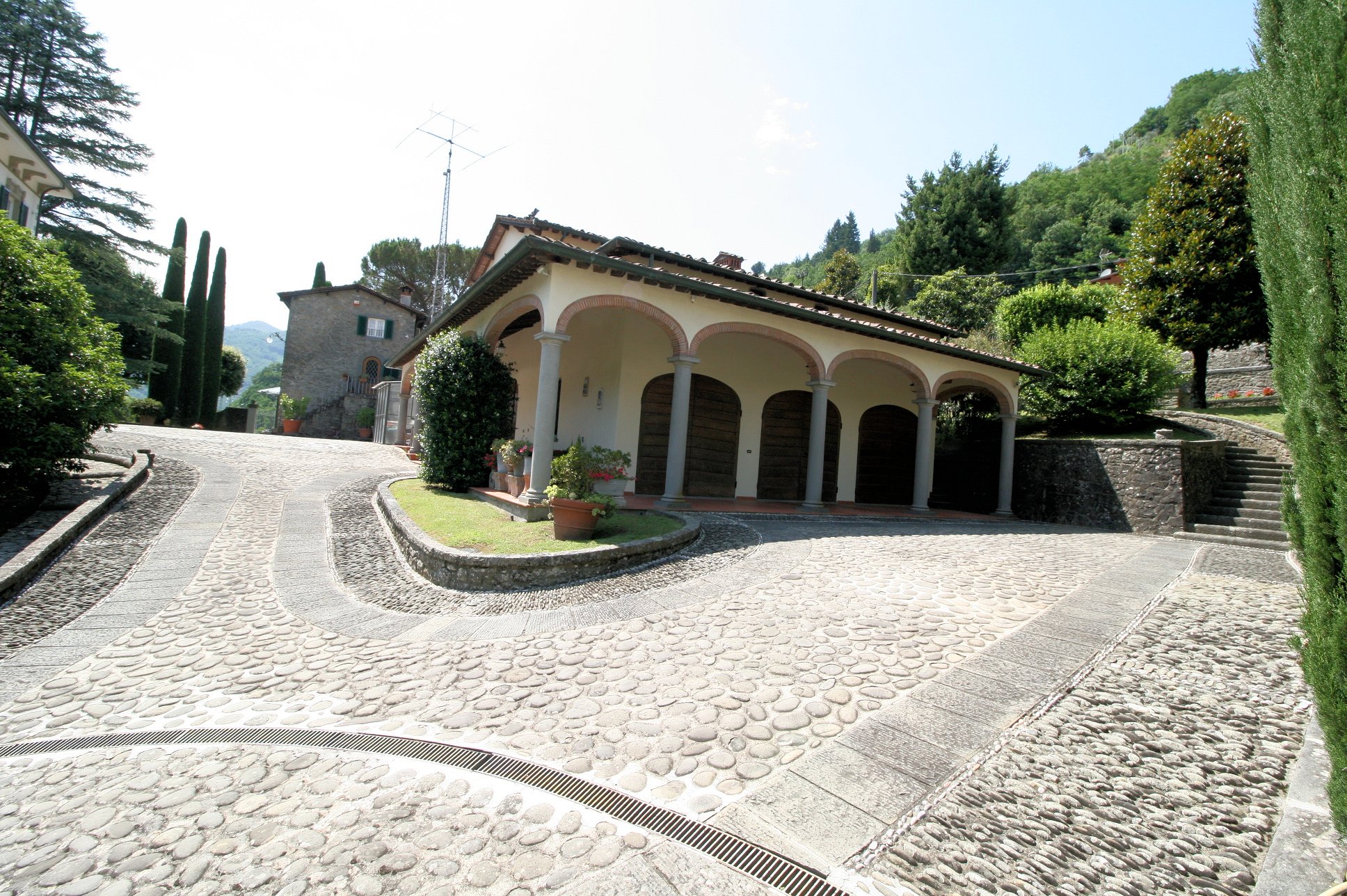 Large real estate complex with Bagni di Lucca park