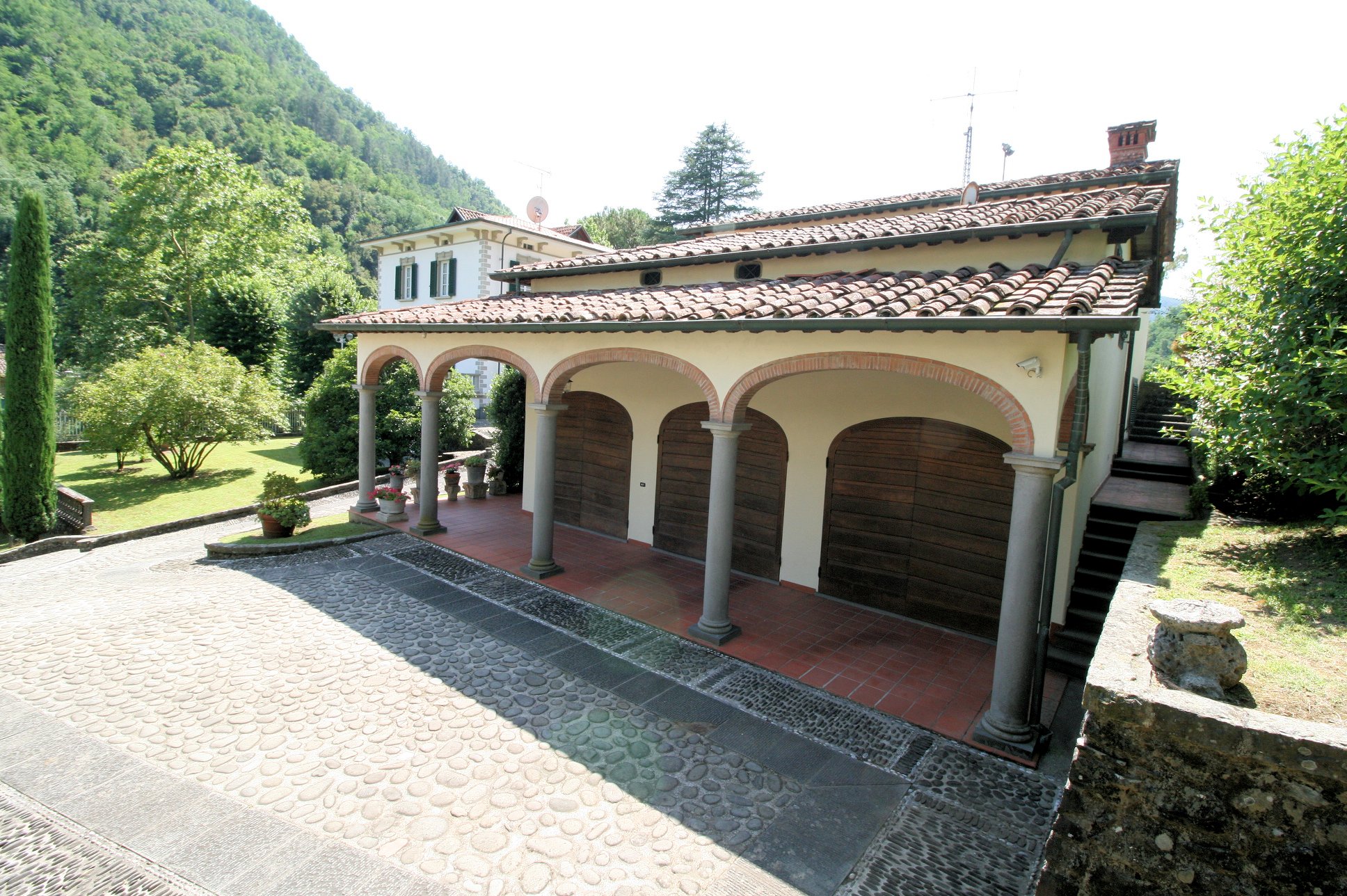 Large real estate complex with Bagni di Lucca park