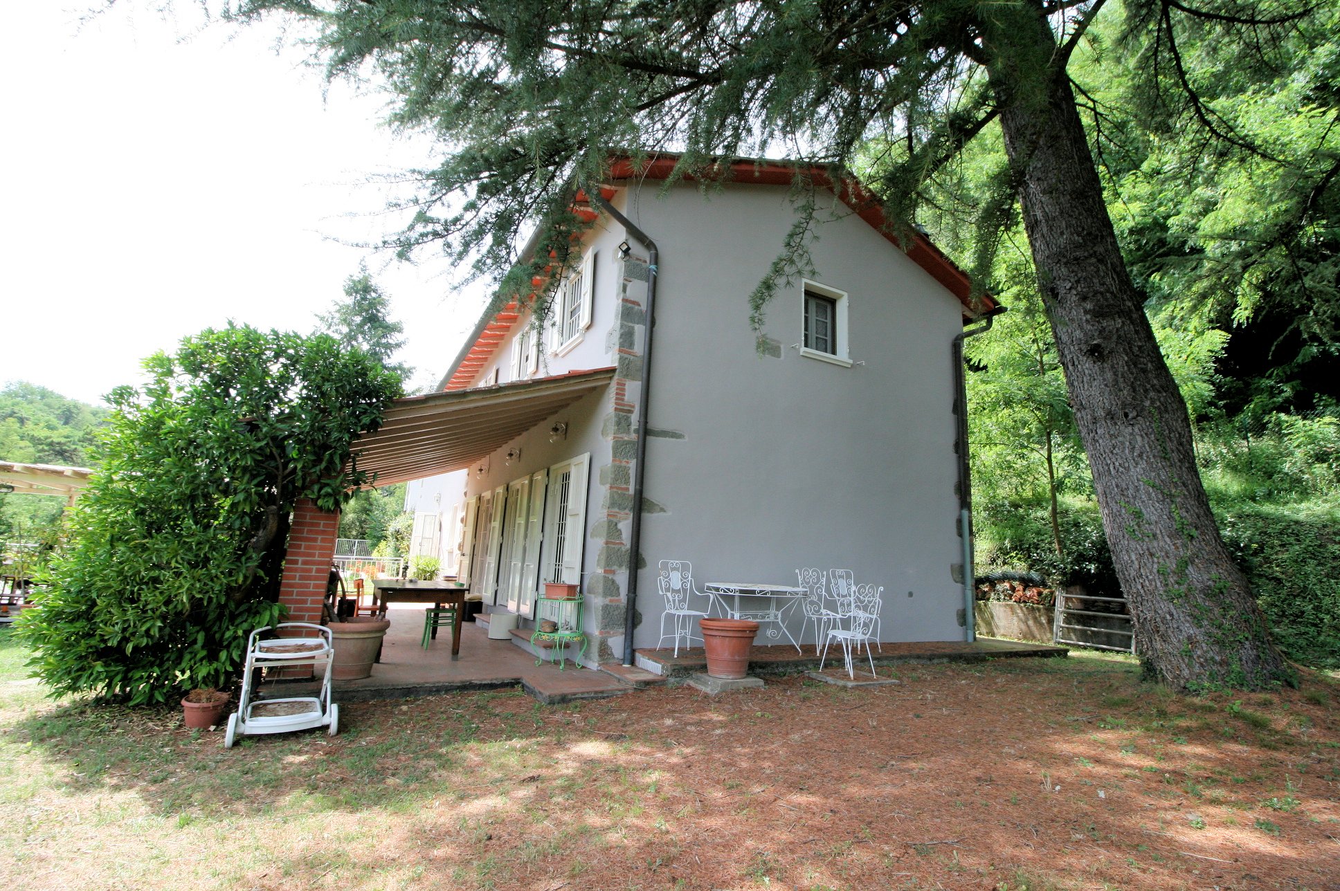 Farmhouse with park, swimming pool in a panoramic position in Buggiano