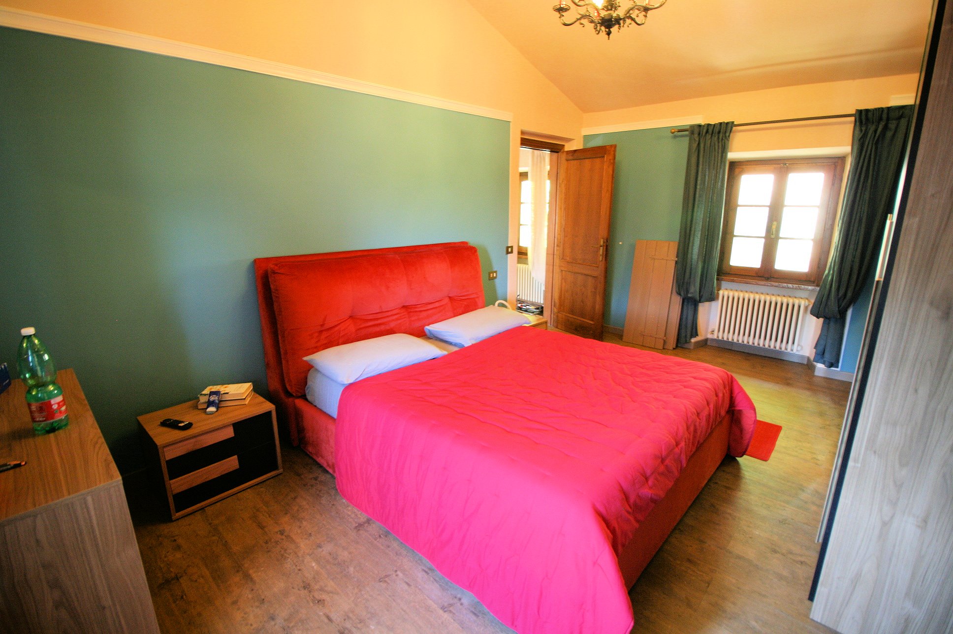 Farmhouse with park, swimming pool in a panoramic position in Buggiano