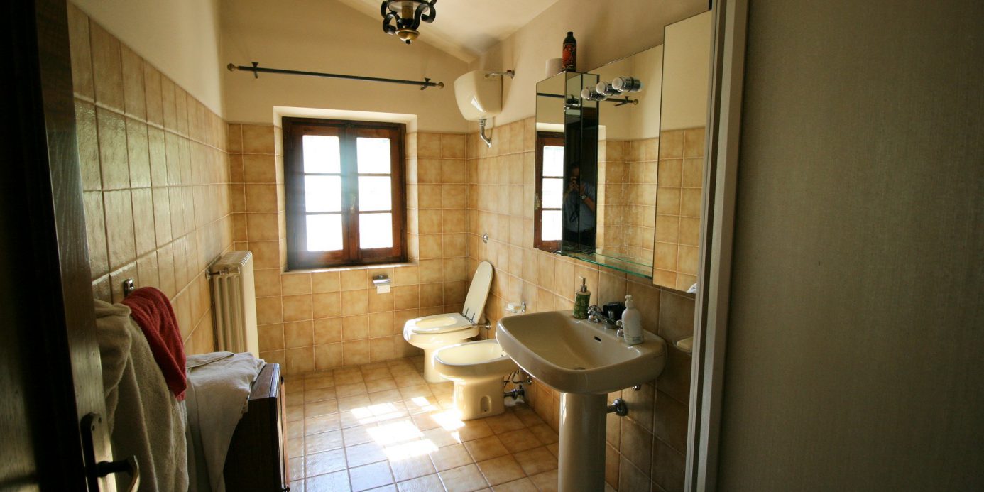 Farmhouse with park, swimming pool in a panoramic position in Buggiano