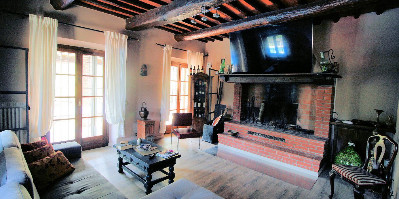 Farmhouse with park, swimming pool in a panoramic position in Buggiano