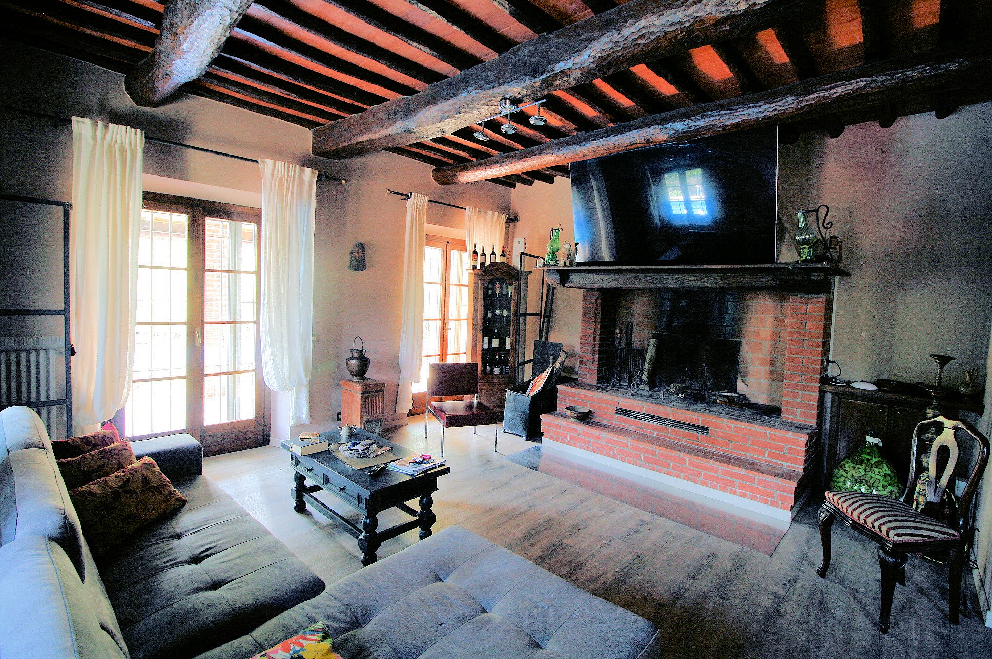 Farmhouse with park, swimming pool in a panoramic position in Buggiano