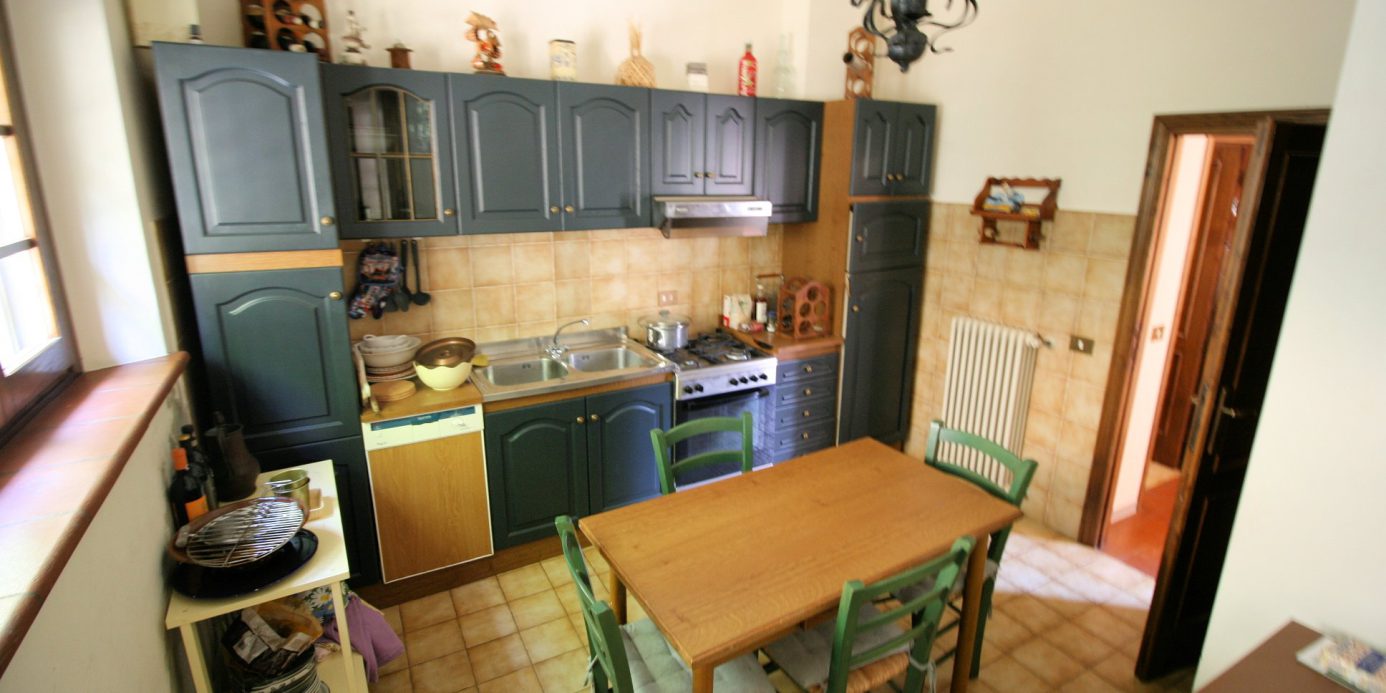 Farmhouse with park, swimming pool in a panoramic position in Buggiano