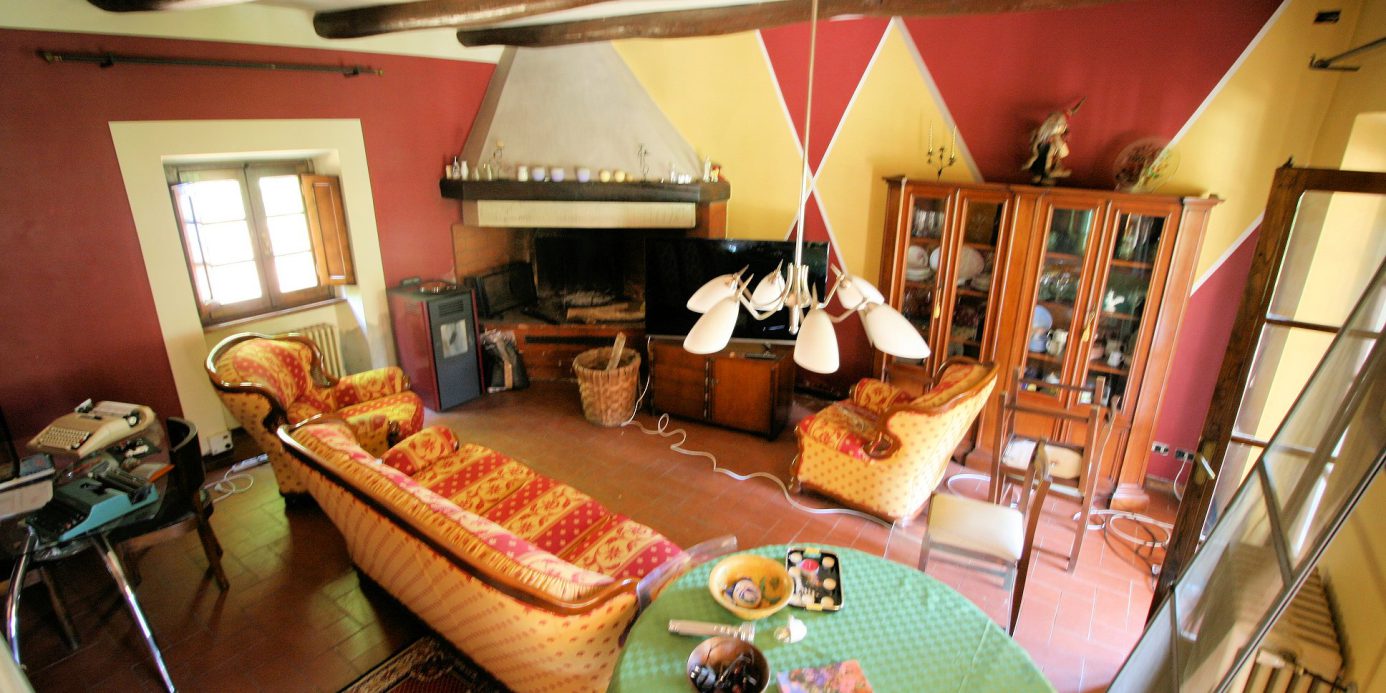 Farmhouse with park, swimming pool in a panoramic position in Buggiano