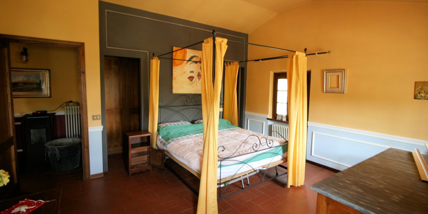 Farmhouse with park, swimming pool in a panoramic position in Buggiano
