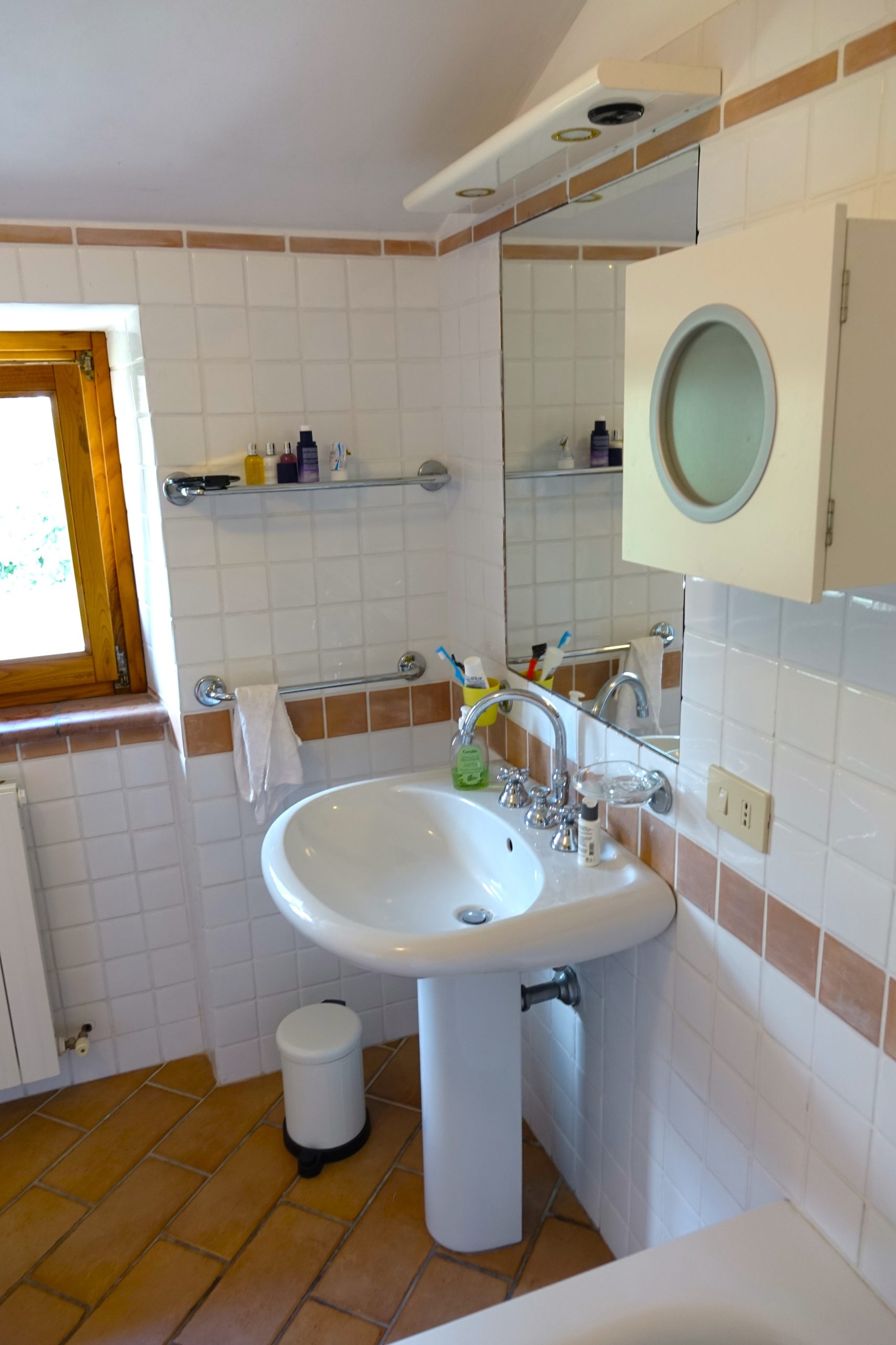 Restored country house with pool in Monte San Martino