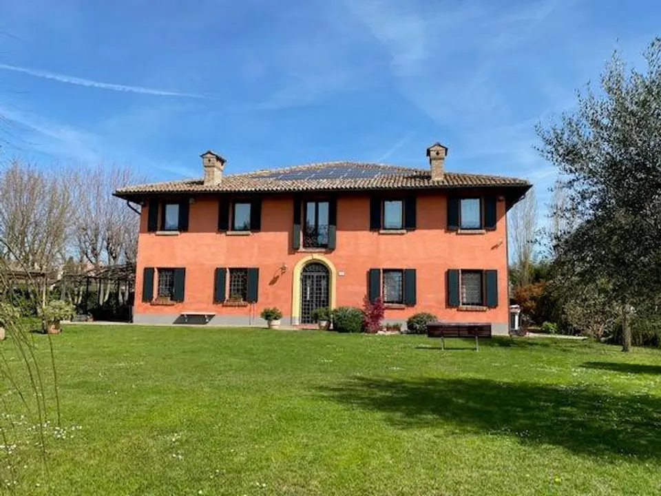Historical villa for sale in San Giorgio di Piano