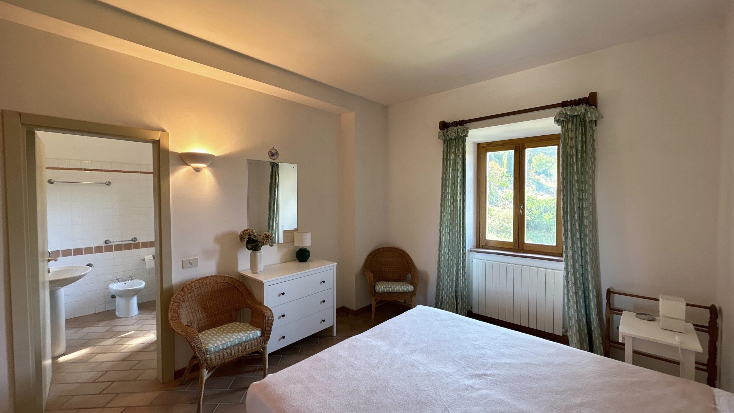 Restored country house with pool in Monte San Martino