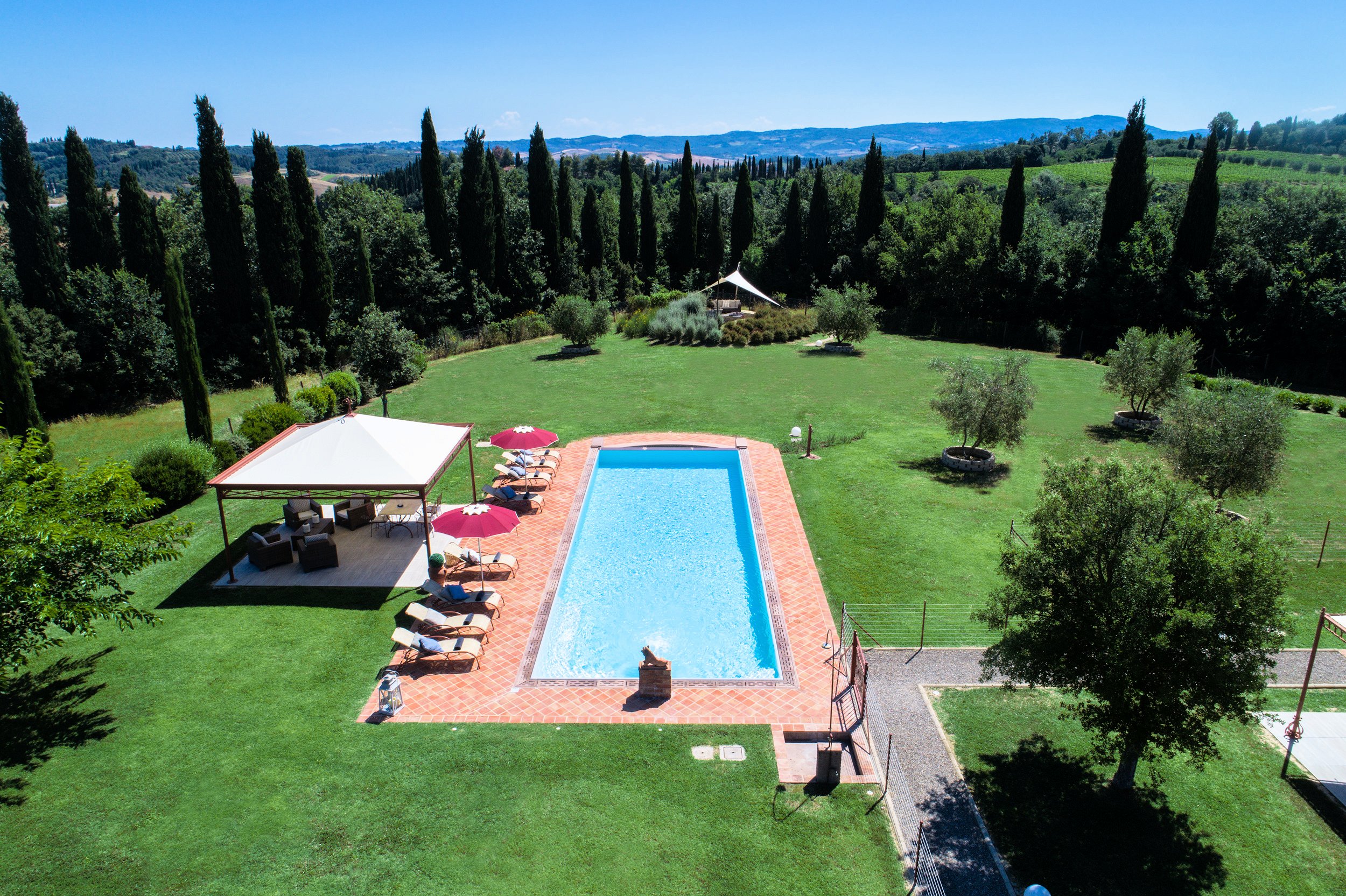 Beautiful tuscan style farmhouse with park and swimming pool in Peccioli