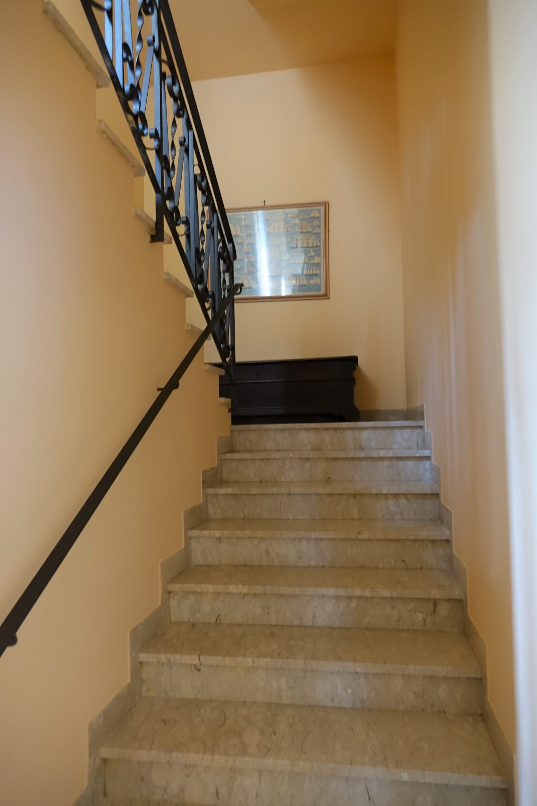 Beautiful villa with sea views, swimming pool, tennis court and 4000 m2 of park land all around in Senigallia, Ancona, Marche , Italia.