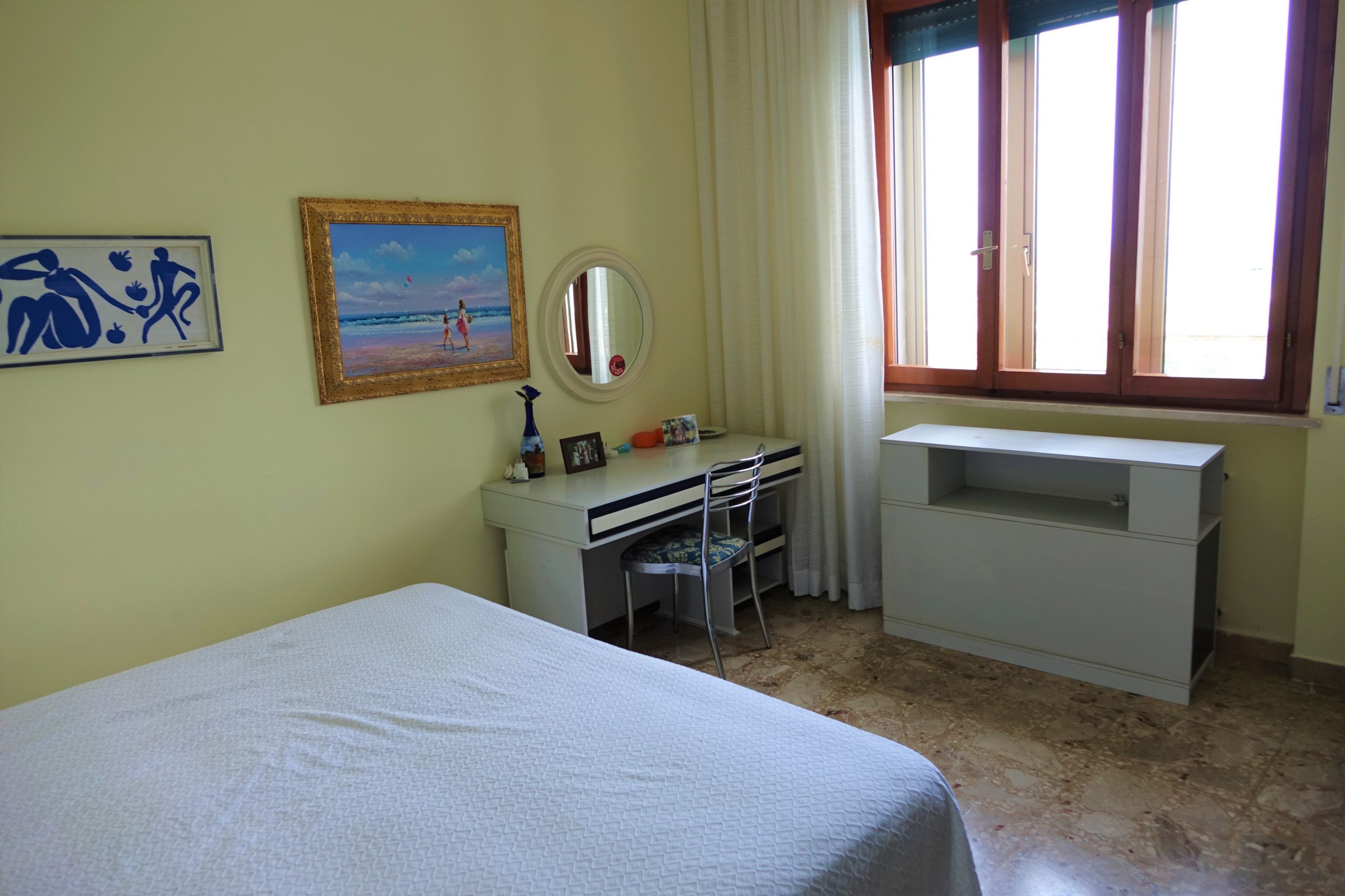 Beautiful villa with sea views, swimming pool, tennis court and 4000 m2 of park land all around in Senigallia, Ancona, Marche , Italia.