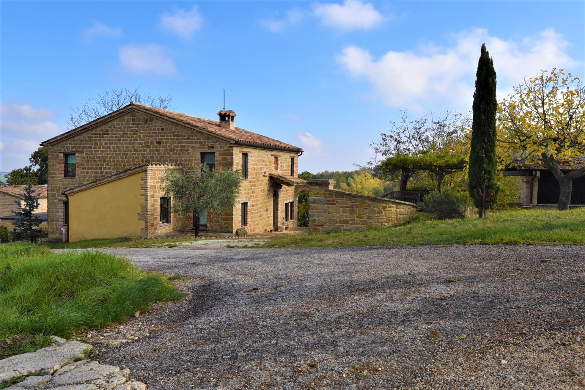 Casale Santa Maria , excellently restored for sale in Gualdo