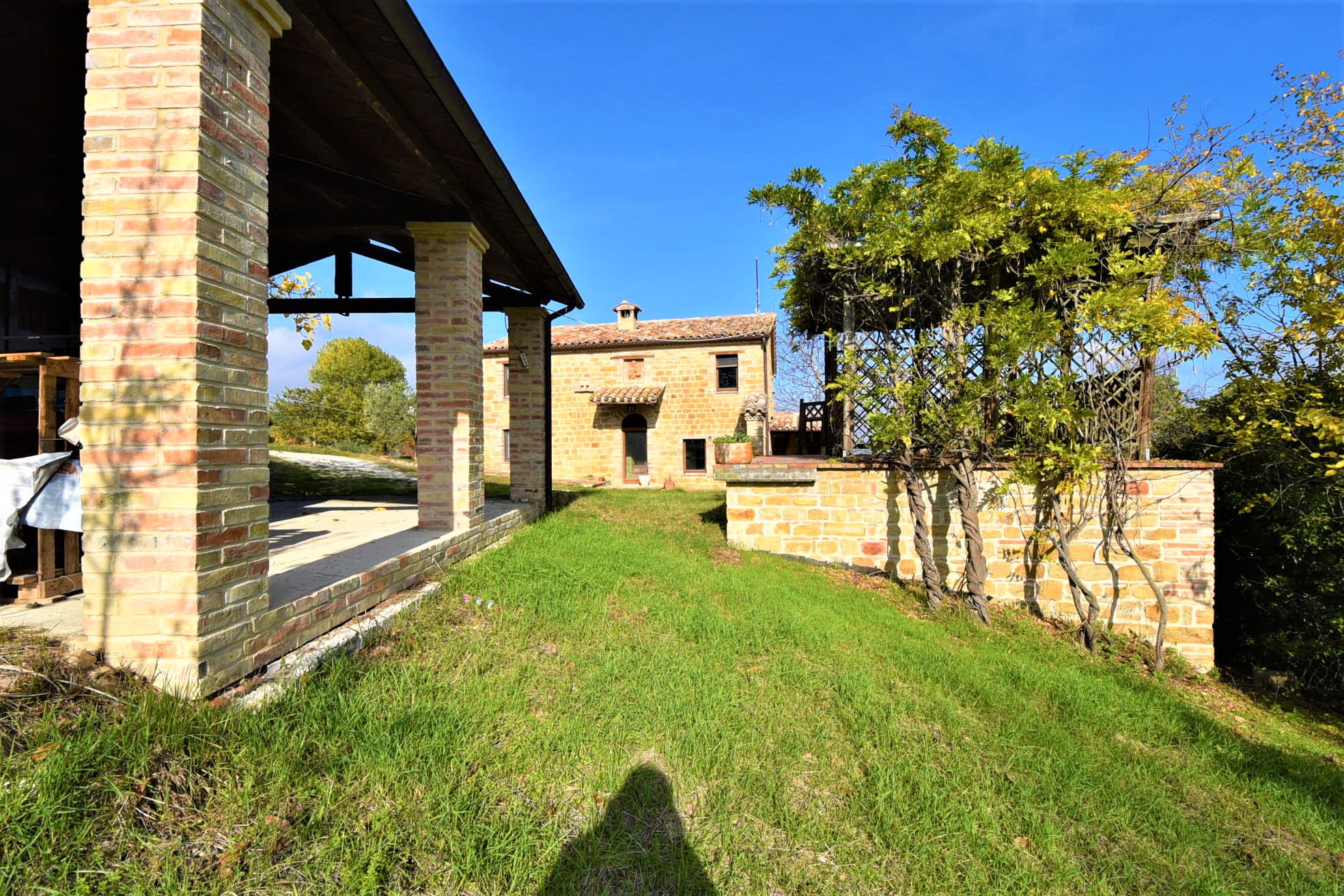 Casale Santa Maria , excellently restored for sale in Gualdo