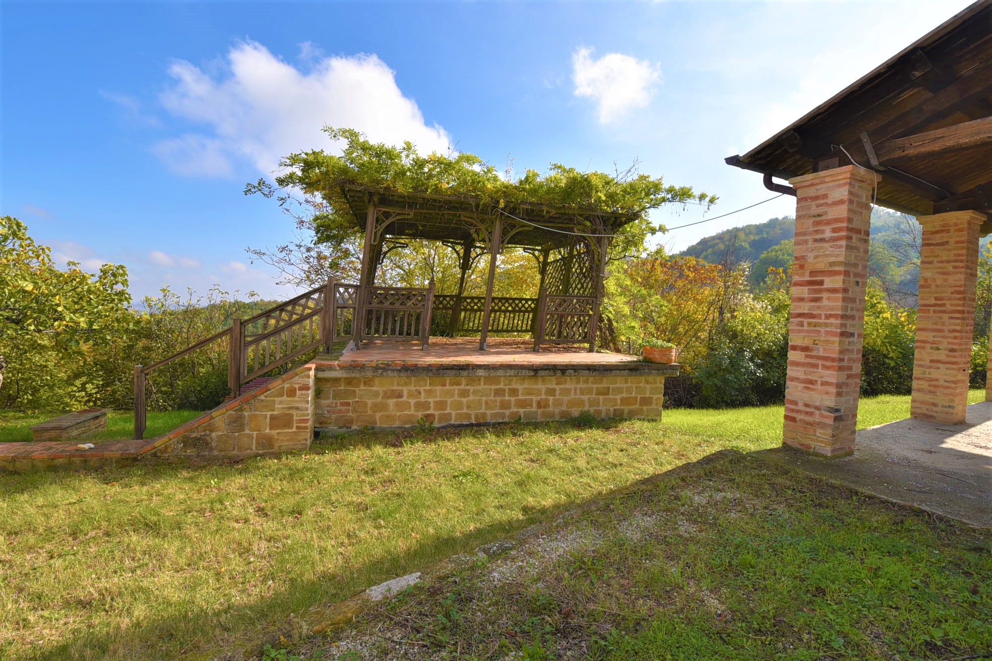 Casale Santa Maria , excellently restored for sale in Gualdo