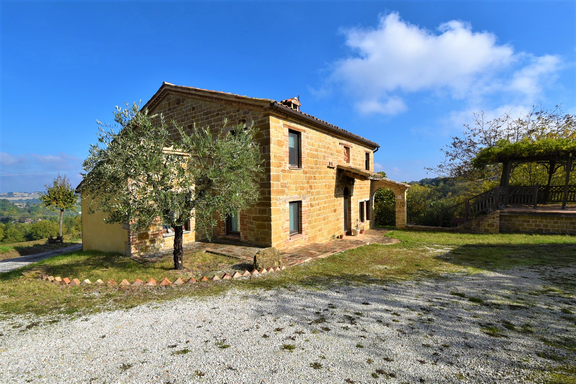 Casale Santa Maria , excellently restored for sale in Gualdo