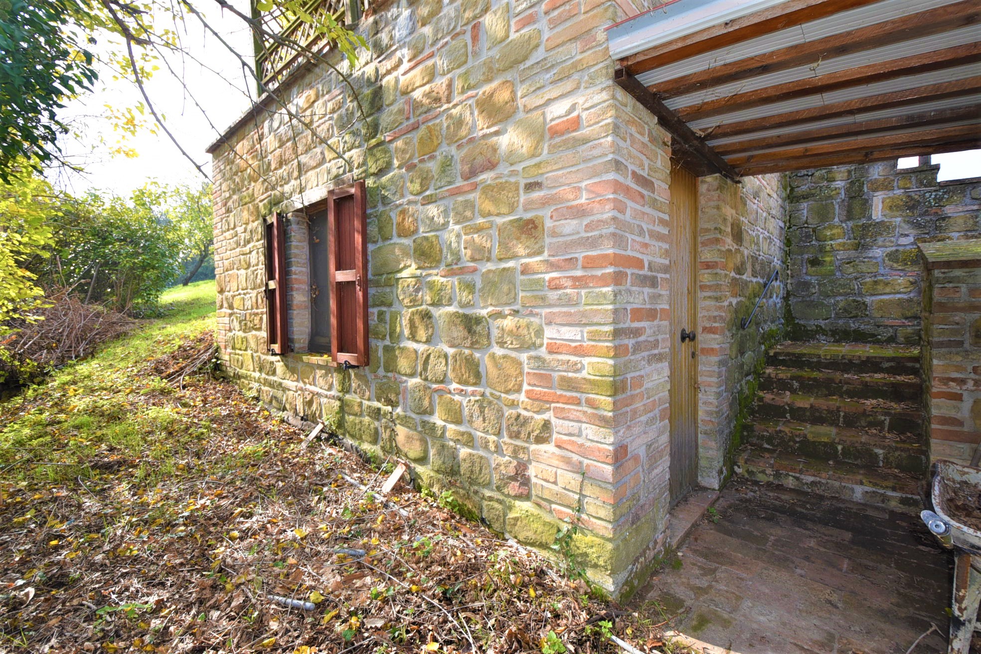 Casale Santa Maria , excellently restored for sale in Gualdo