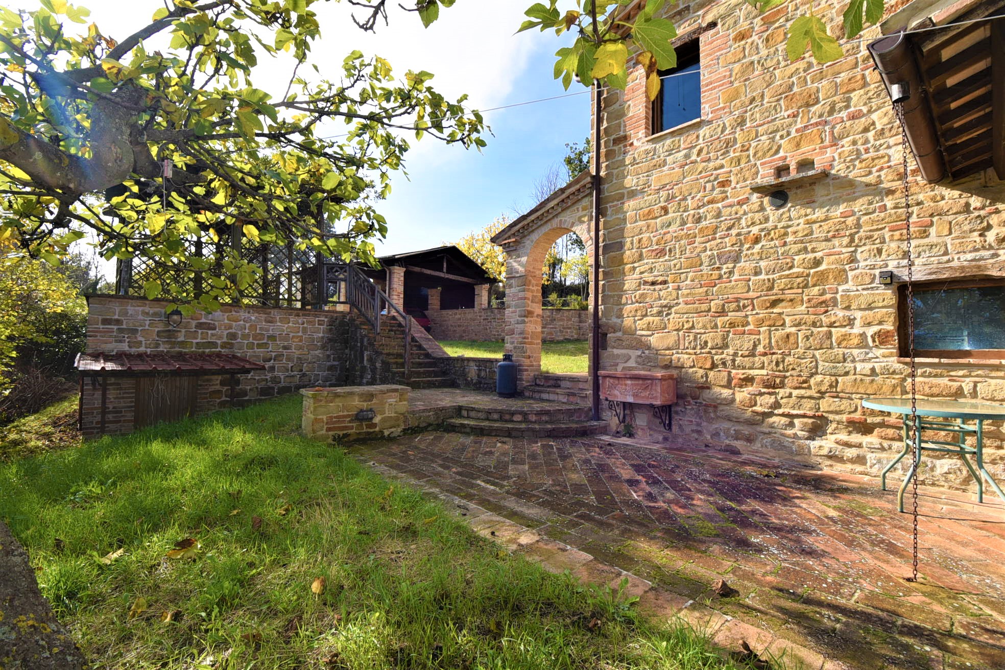 Casale Santa Maria , excellently restored for sale in Gualdo