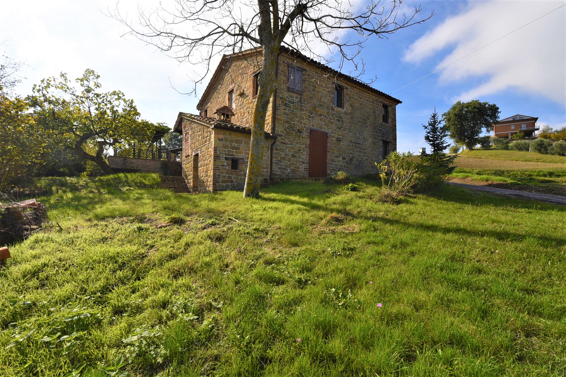 Casale Santa Maria , excellently restored for sale in Gualdo