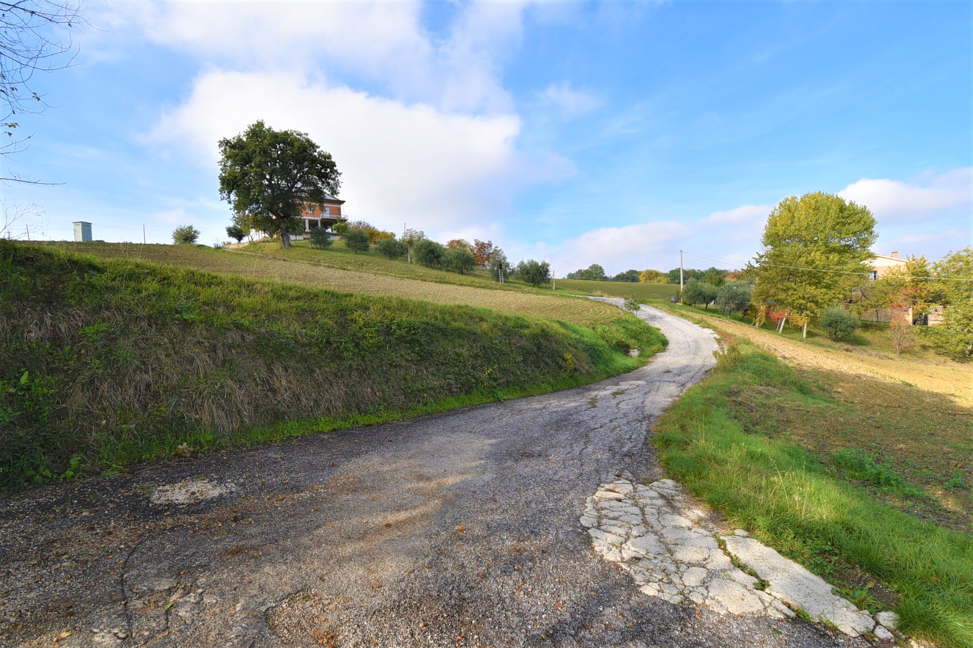Casale Santa Maria , excellently restored for sale in Gualdo