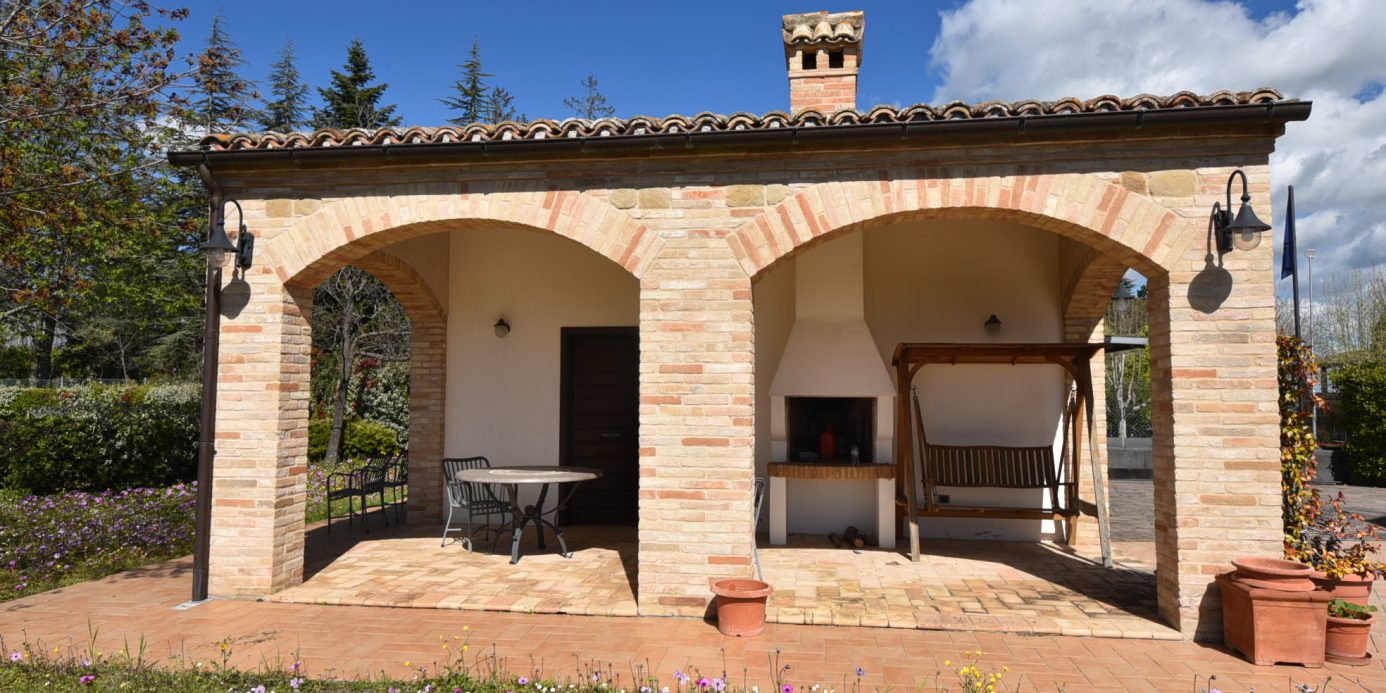 House ” Belvedere” with private land, partly buildable , for sale in Gualdo (Mc) Marche , Italy