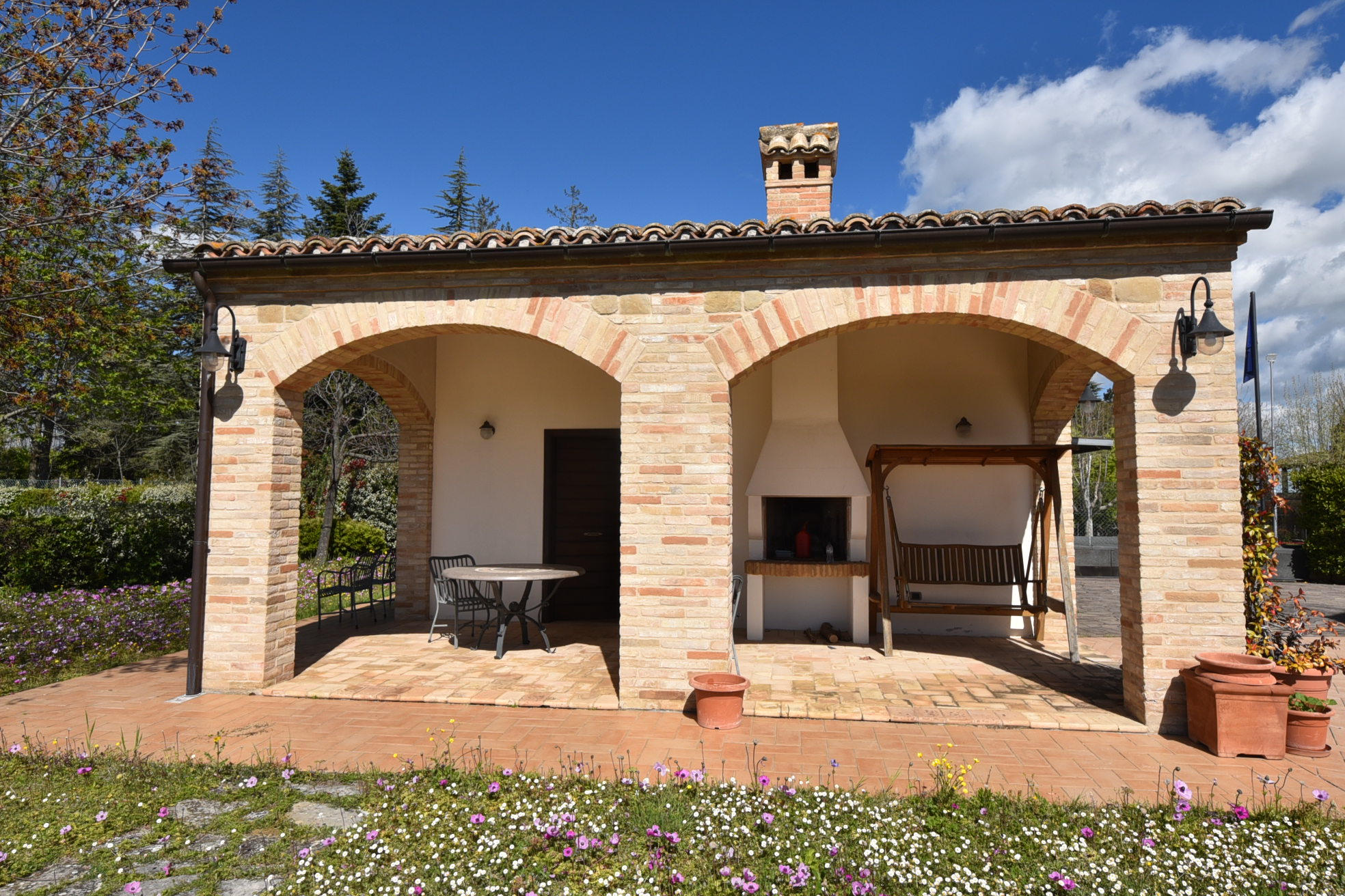 House ” Belvedere” with private land, partly buildable , for sale in Gualdo (Mc) Marche , Italy