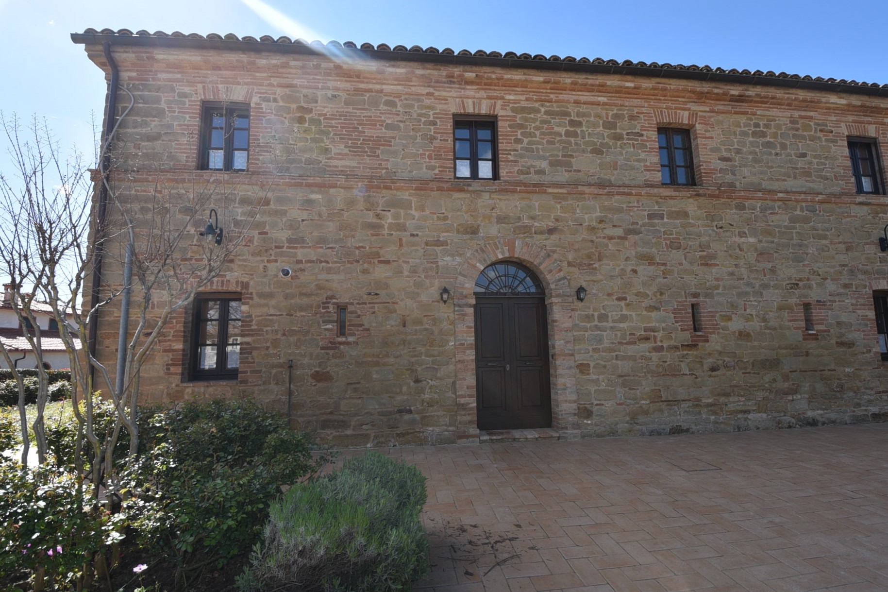 House ” Belvedere” with private land, partly buildable , for sale in Gualdo (Mc) Marche , Italy