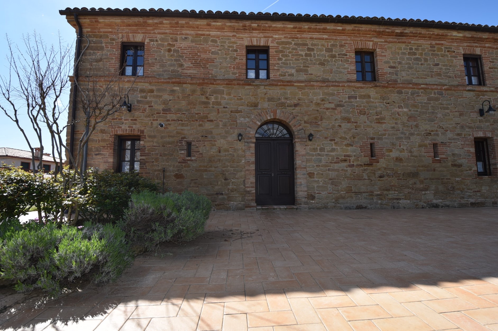 House ” Belvedere” with private land, partly buildable , for sale in Gualdo (Mc) Marche , Italy