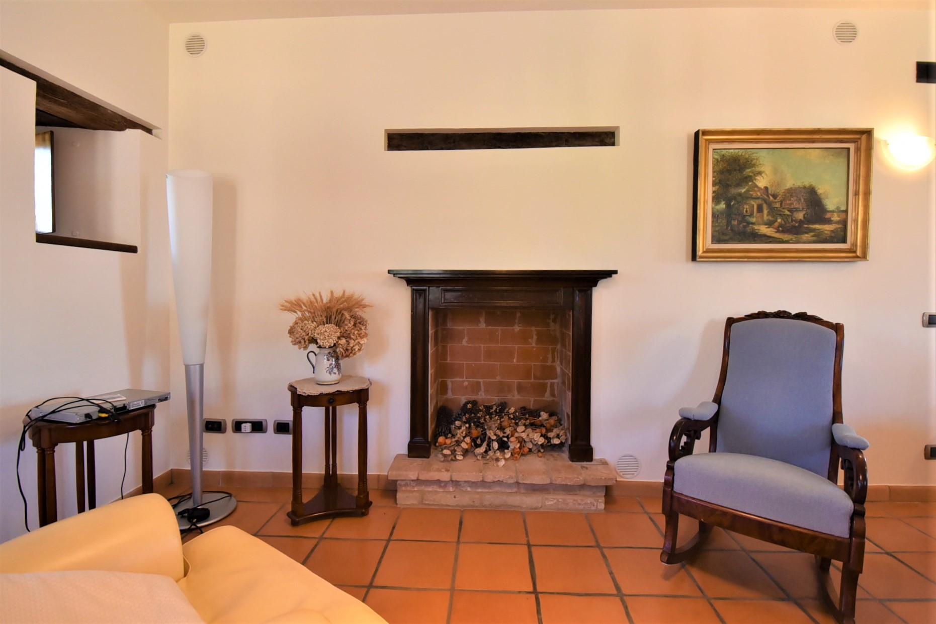 House ” Belvedere” with private land, partly buildable , for sale in Gualdo (Mc) Marche , Italy