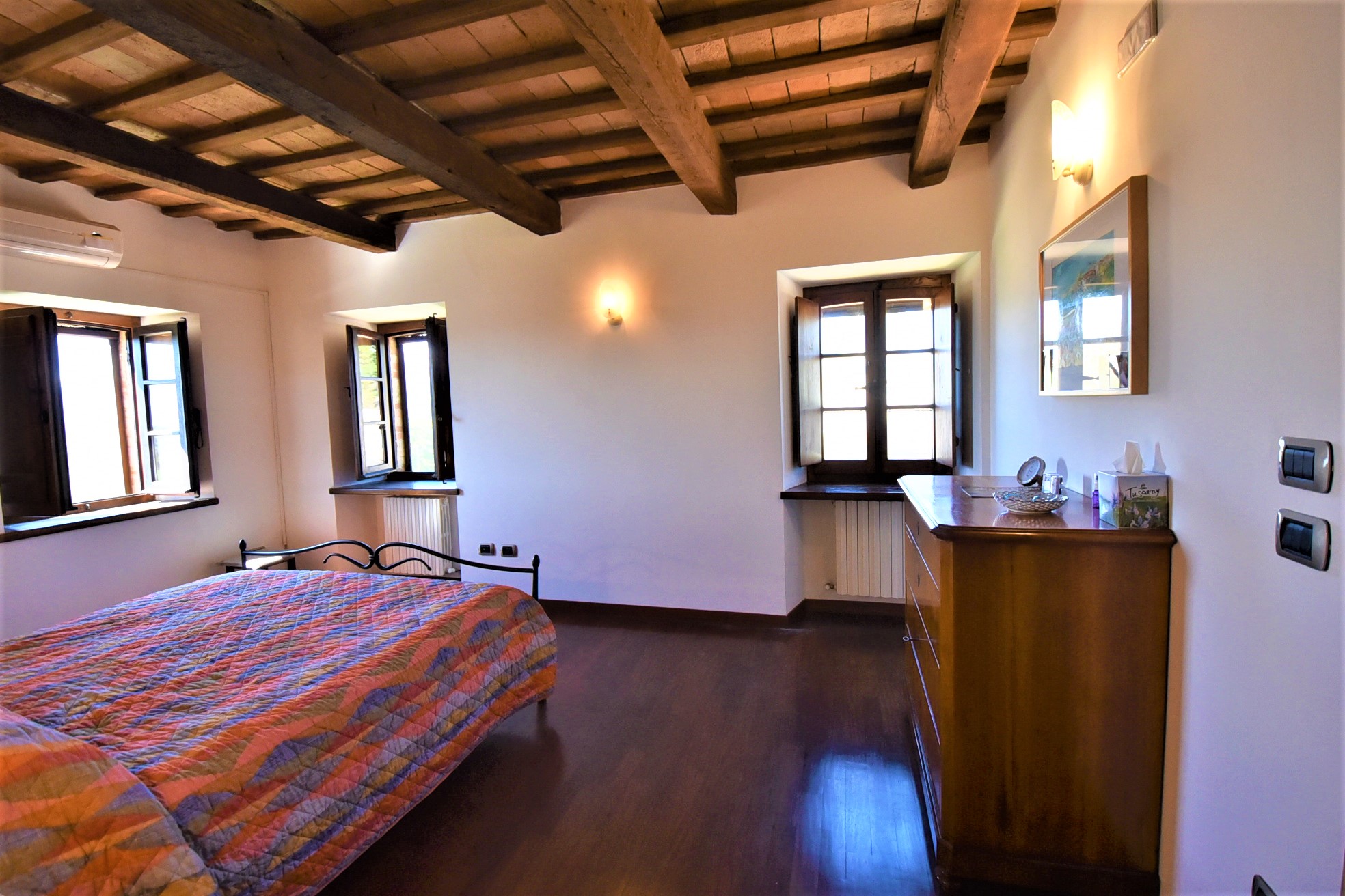 House ” Belvedere” with private land, partly buildable , for sale in Gualdo (Mc) Marche , Italy