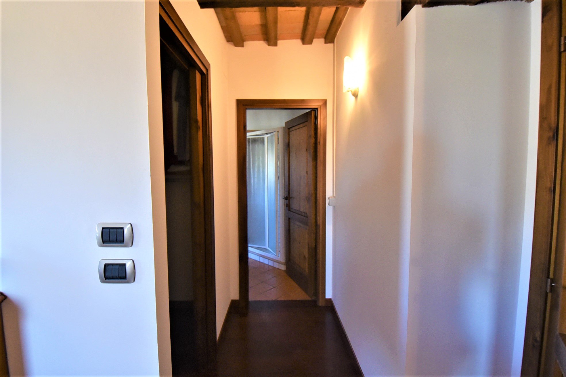 House ” Belvedere” with private land, partly buildable , for sale in Gualdo (Mc) Marche , Italy