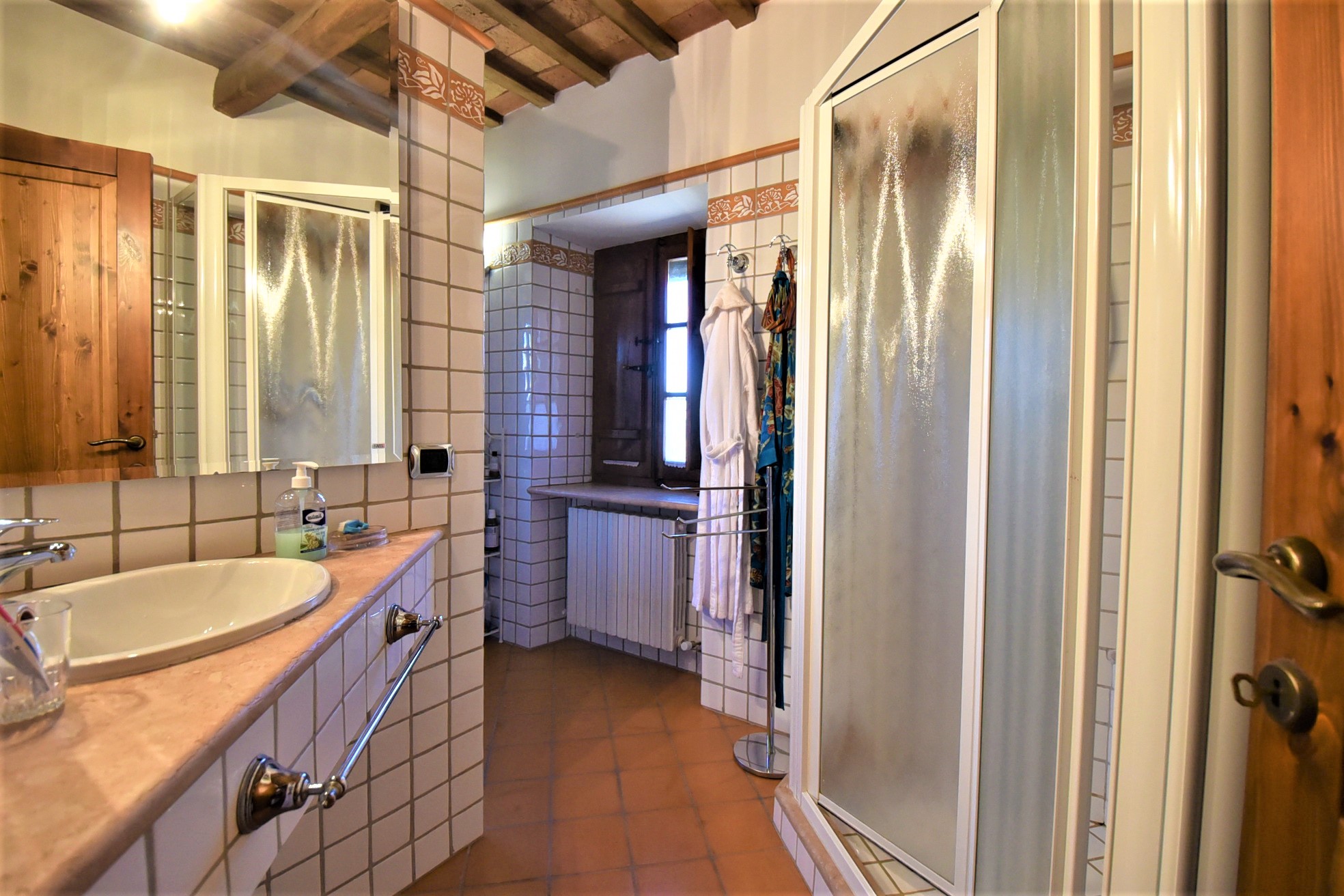 House ” Belvedere” with private land, partly buildable , for sale in Gualdo (Mc) Marche , Italy