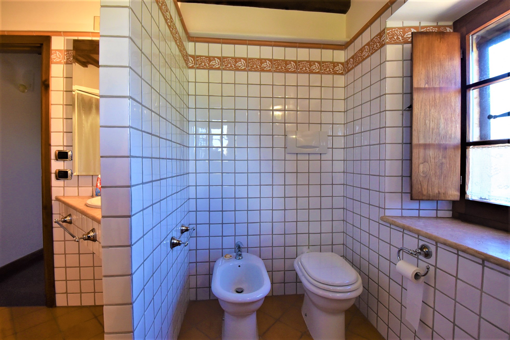 House ” Belvedere” with private land, partly buildable , for sale in Gualdo (Mc) Marche , Italy