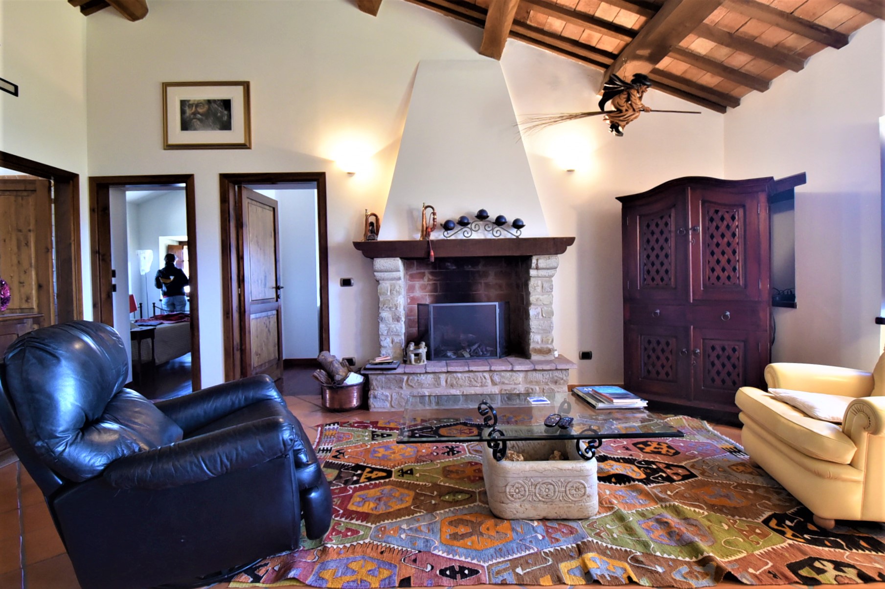 House ” Belvedere” with private land, partly buildable , for sale in Gualdo (Mc) Marche , Italy