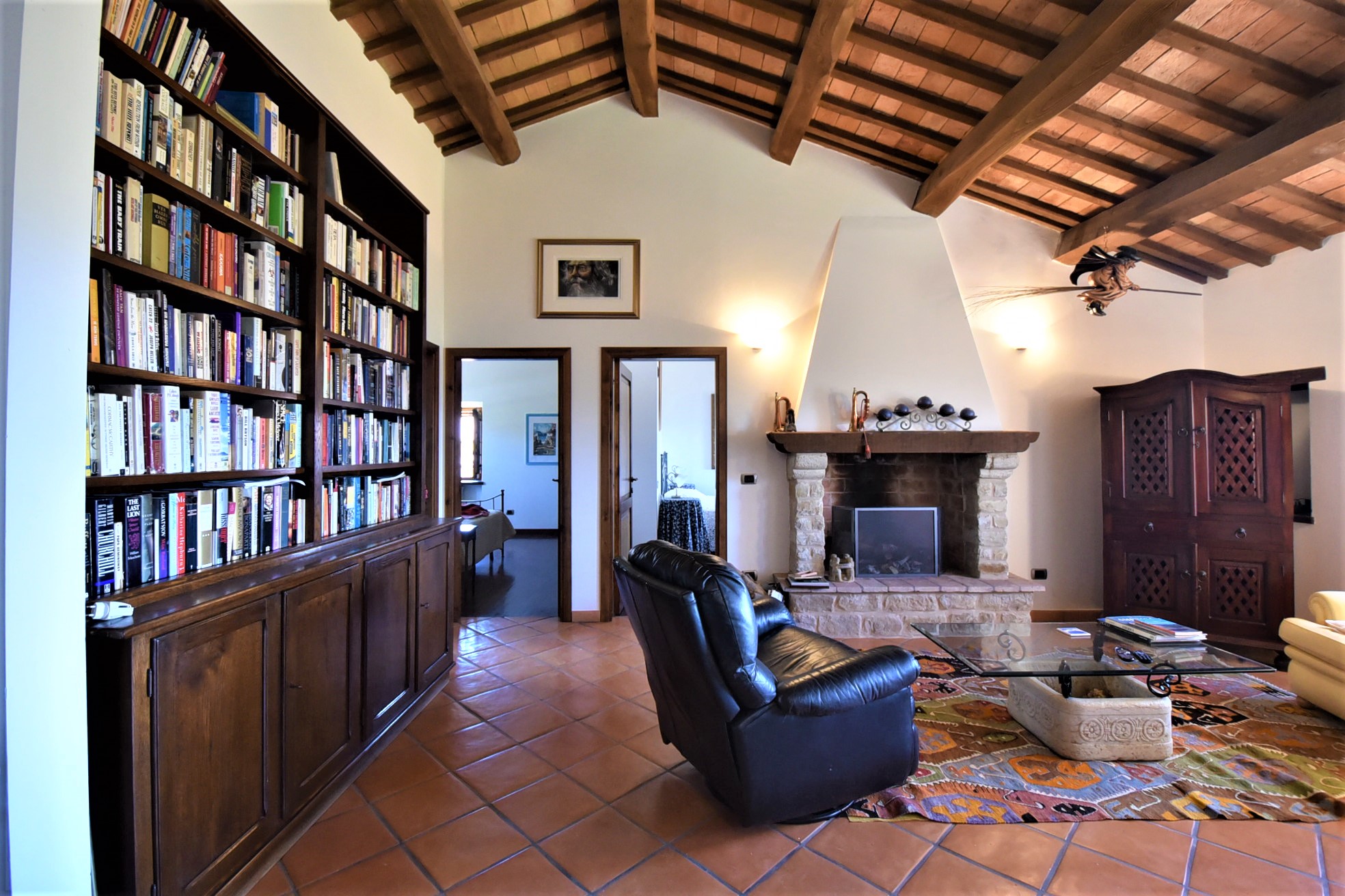 House ” Belvedere” with private land, partly buildable , for sale in Gualdo (Mc) Marche , Italy