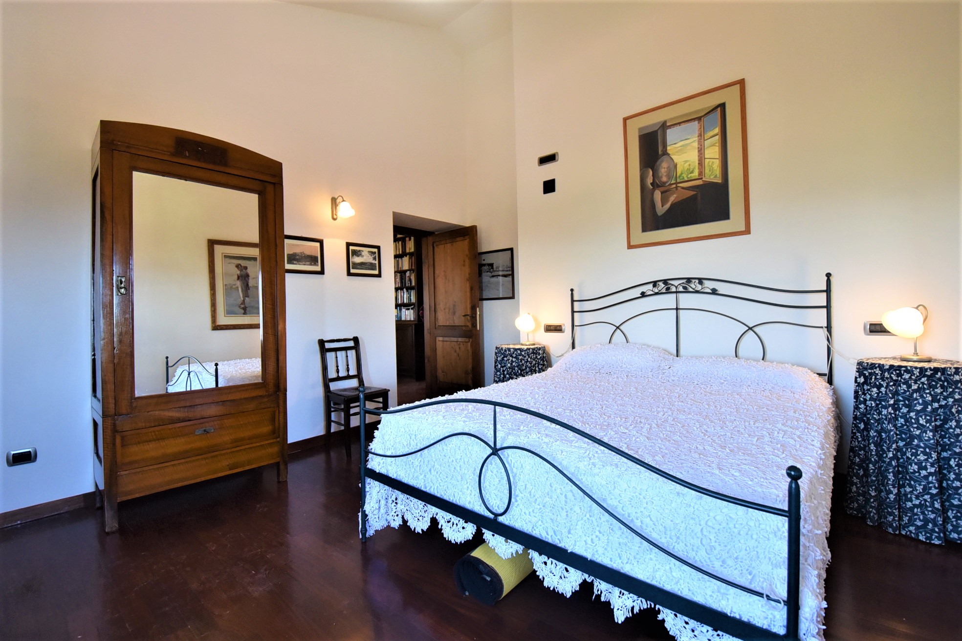 House ” Belvedere” with private land, partly buildable , for sale in Gualdo (Mc) Marche , Italy