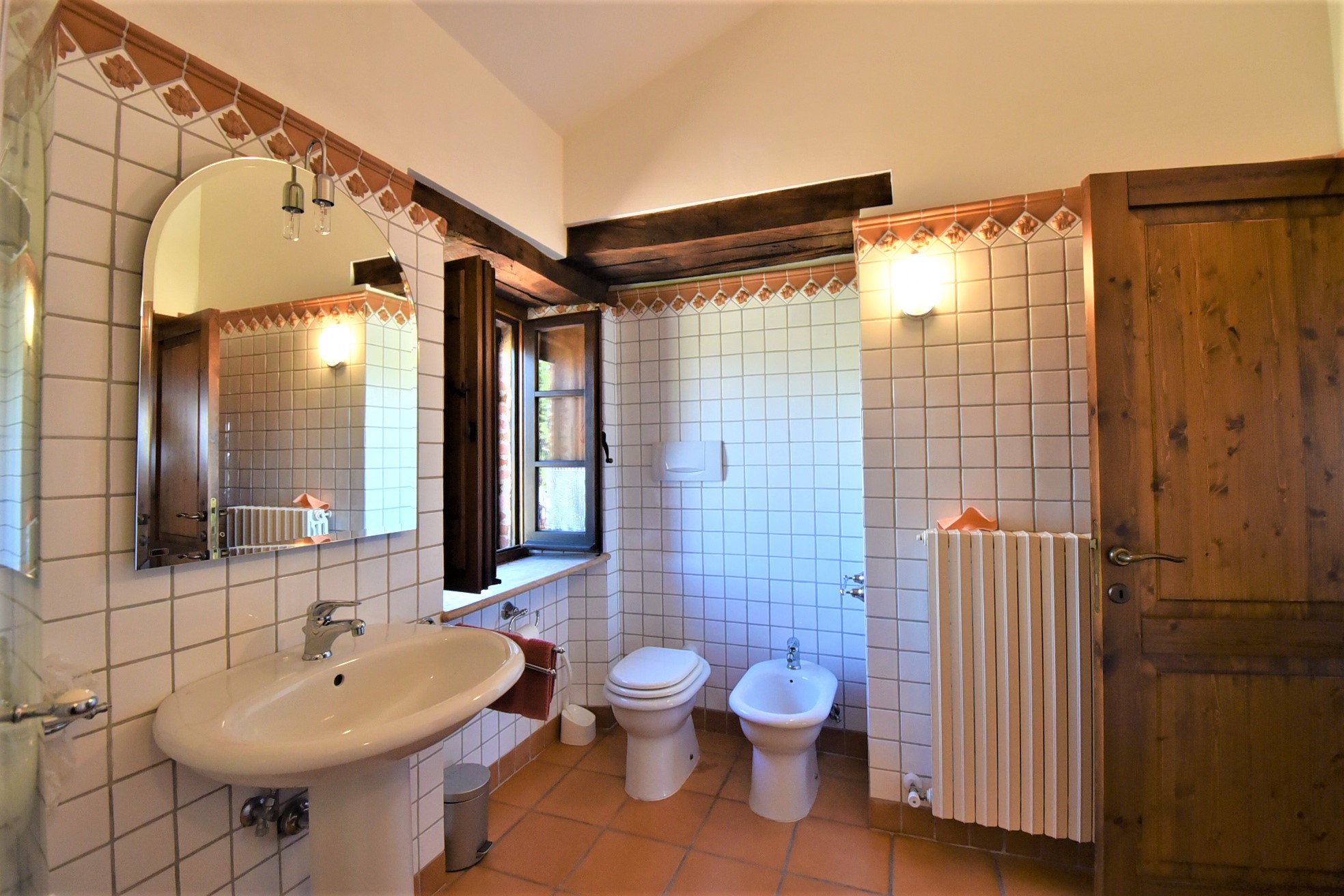 House ” Belvedere” with private land, partly buildable , for sale in Gualdo (Mc) Marche , Italy