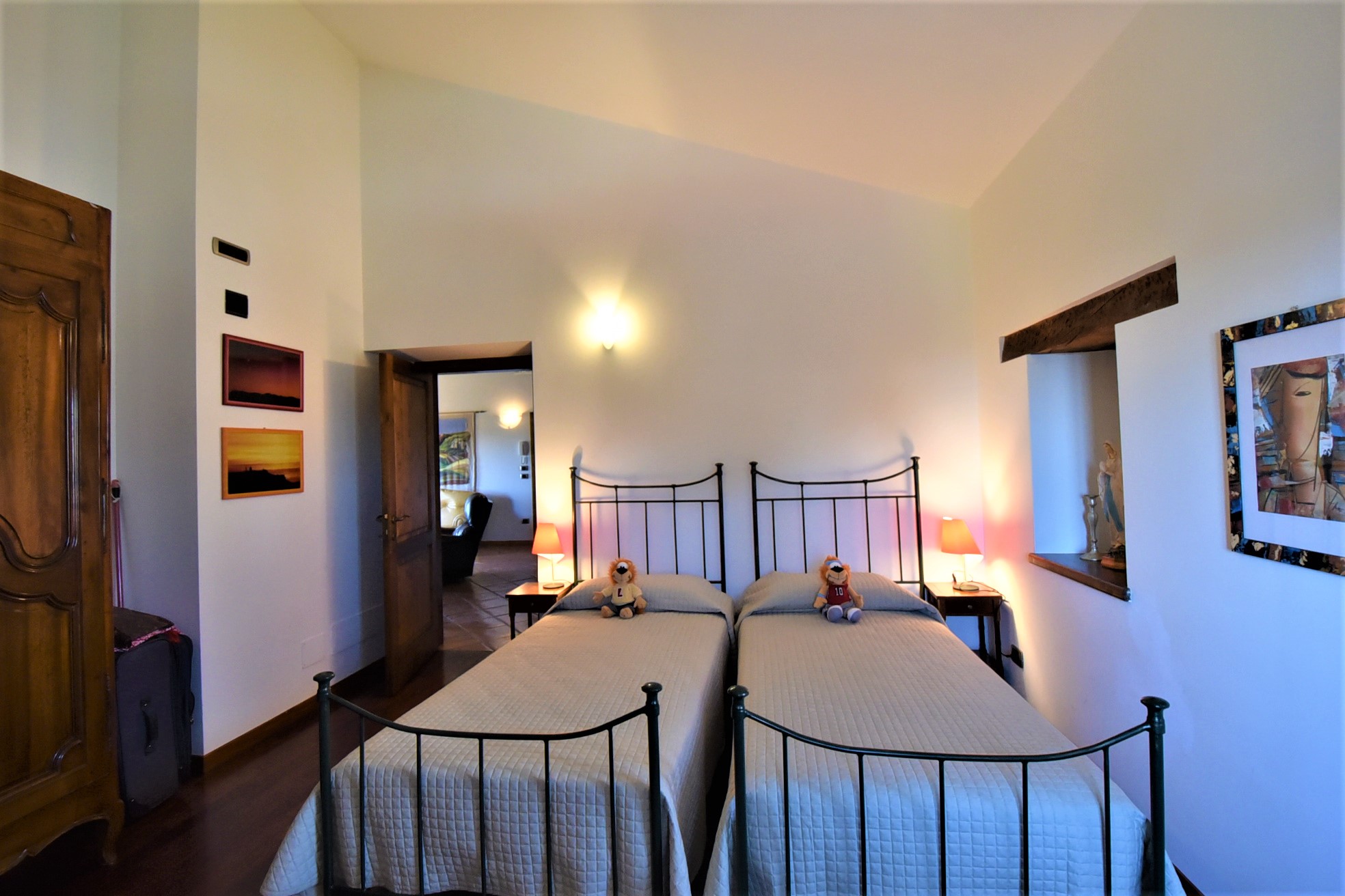 House ” Belvedere” with private land, partly buildable , for sale in Gualdo (Mc) Marche , Italy