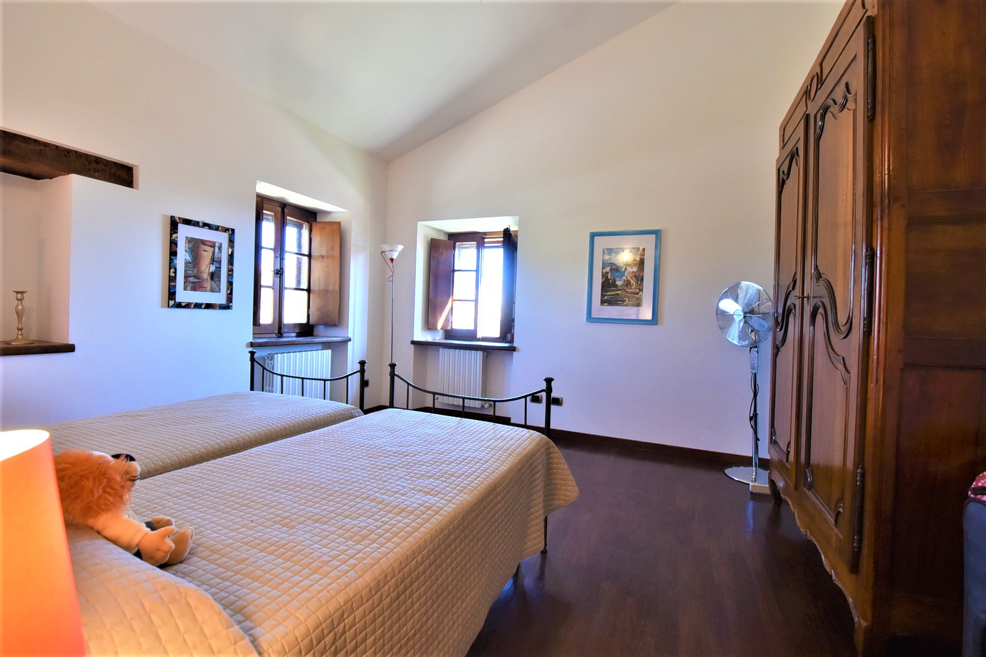 House ” Belvedere” with private land, partly buildable , for sale in Gualdo (Mc) Marche , Italy