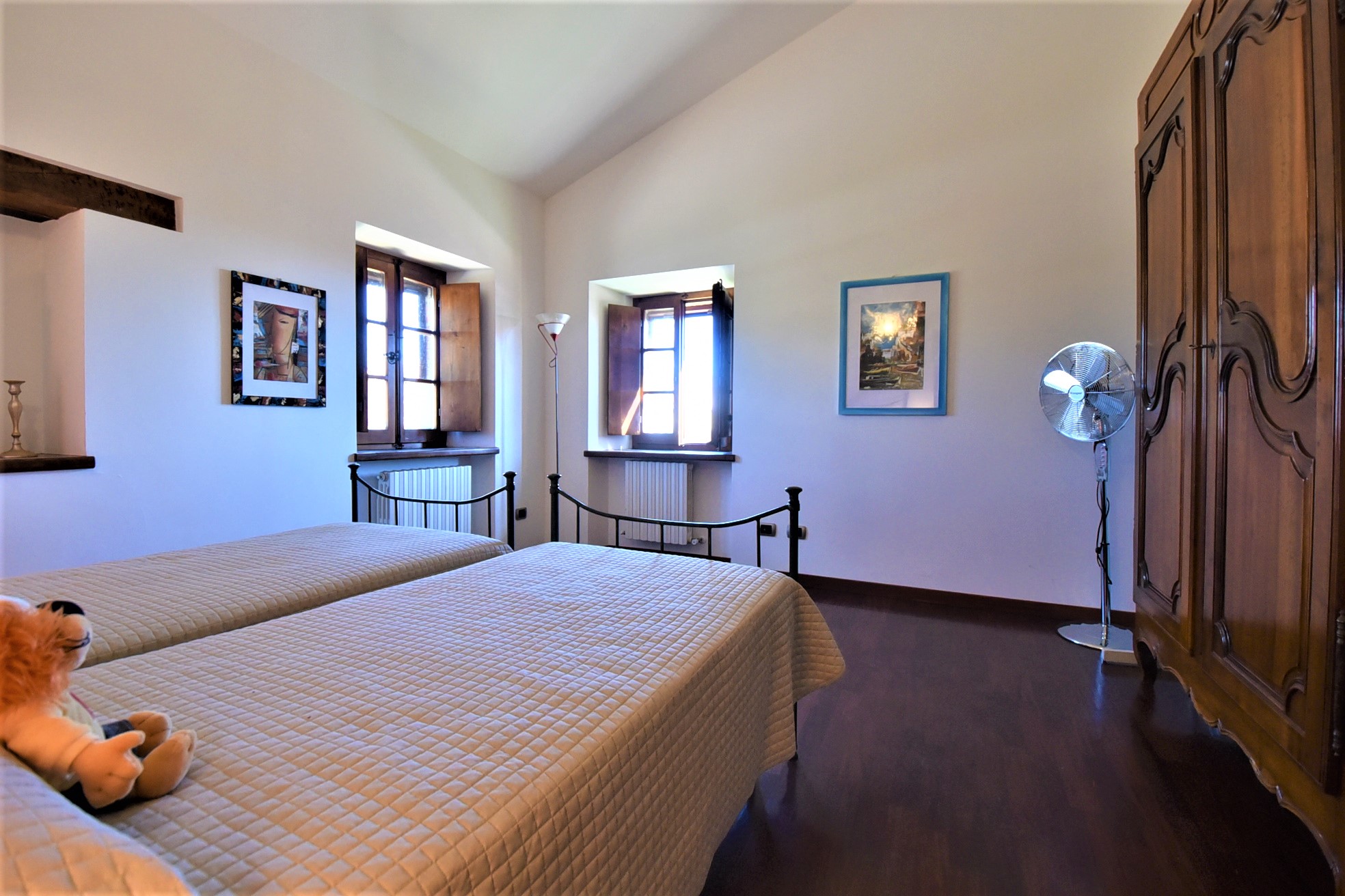 House ” Belvedere” with private land, partly buildable , for sale in Gualdo (Mc) Marche , Italy