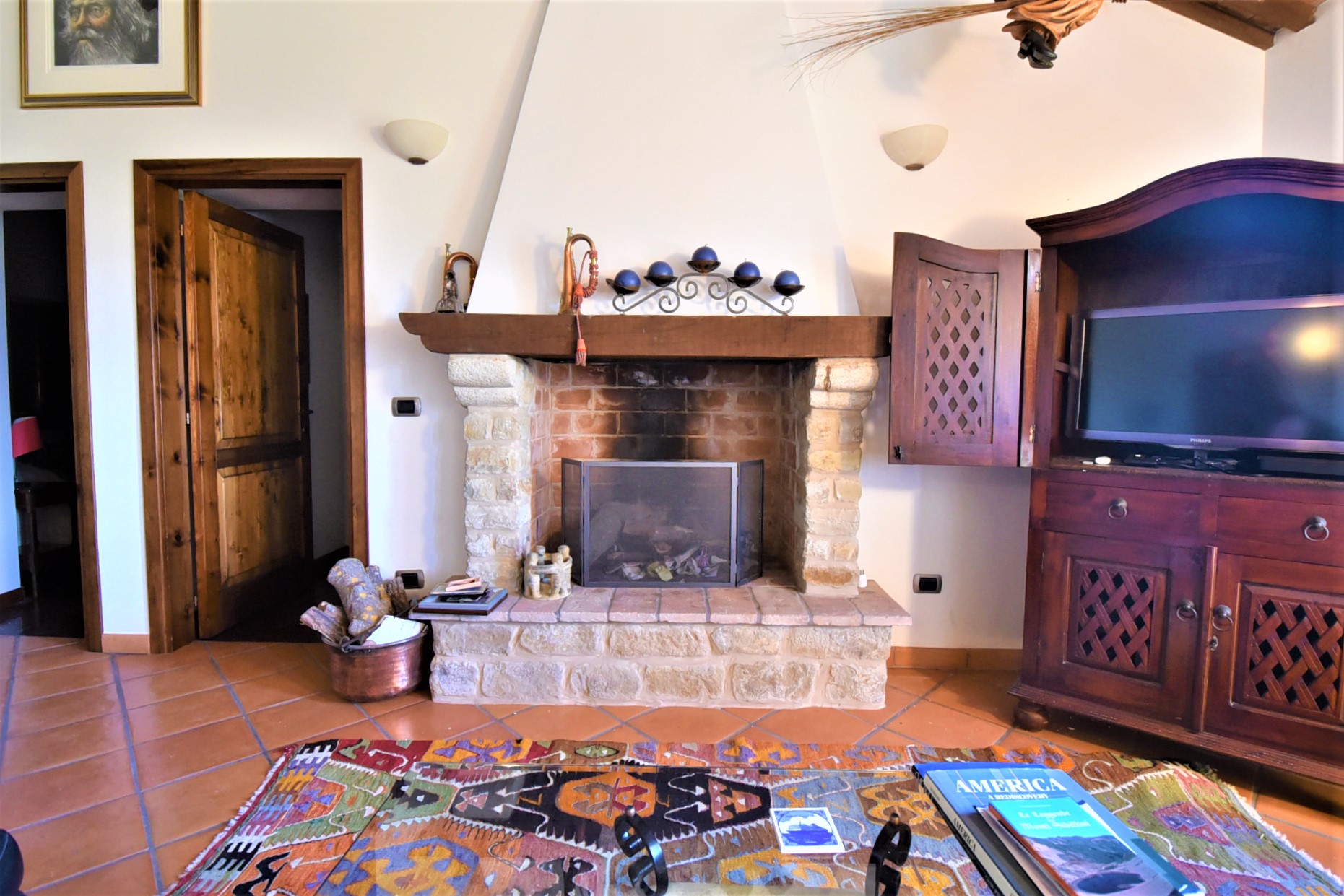 House ” Belvedere” with private land, partly buildable , for sale in Gualdo (Mc) Marche , Italy