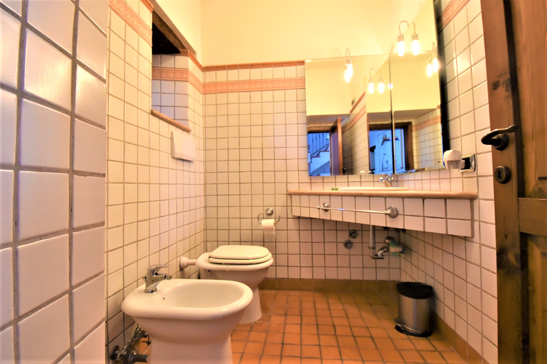 House ” Belvedere” with private land, partly buildable , for sale in Gualdo (Mc) Marche , Italy