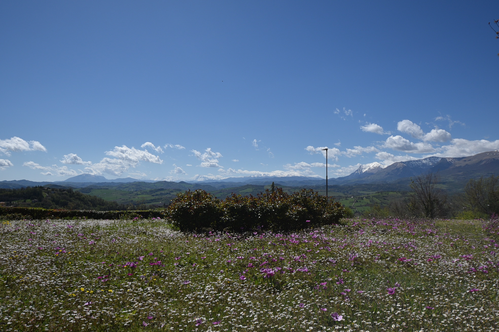 House ” Belvedere” with private land, partly buildable , for sale in Gualdo (Mc) Marche , Italy