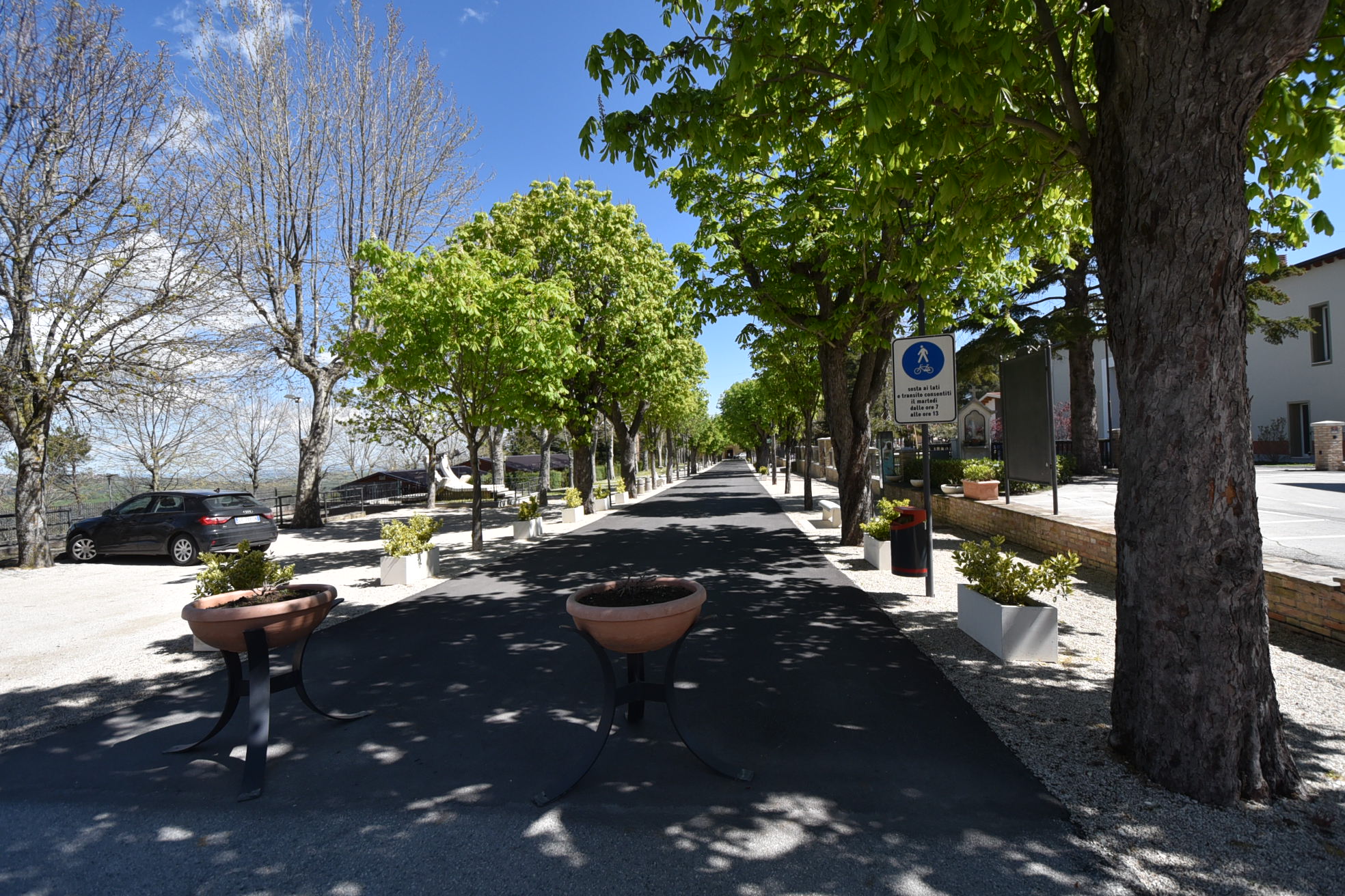 House ” Belvedere” with private land, partly buildable , for sale in Gualdo (Mc) Marche , Italy